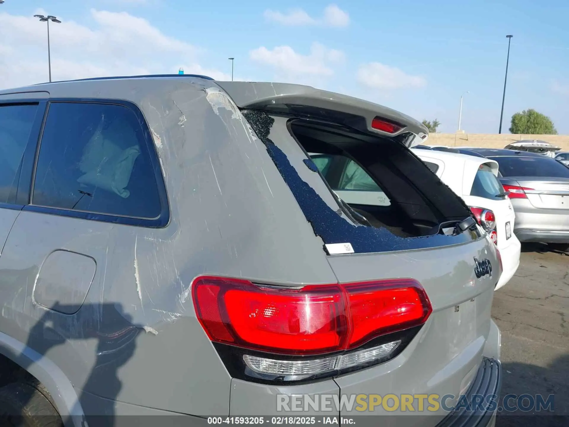 18 Photograph of a damaged car 1C4RJEAG7MC785604 JEEP GRAND CHEROKEE 2021
