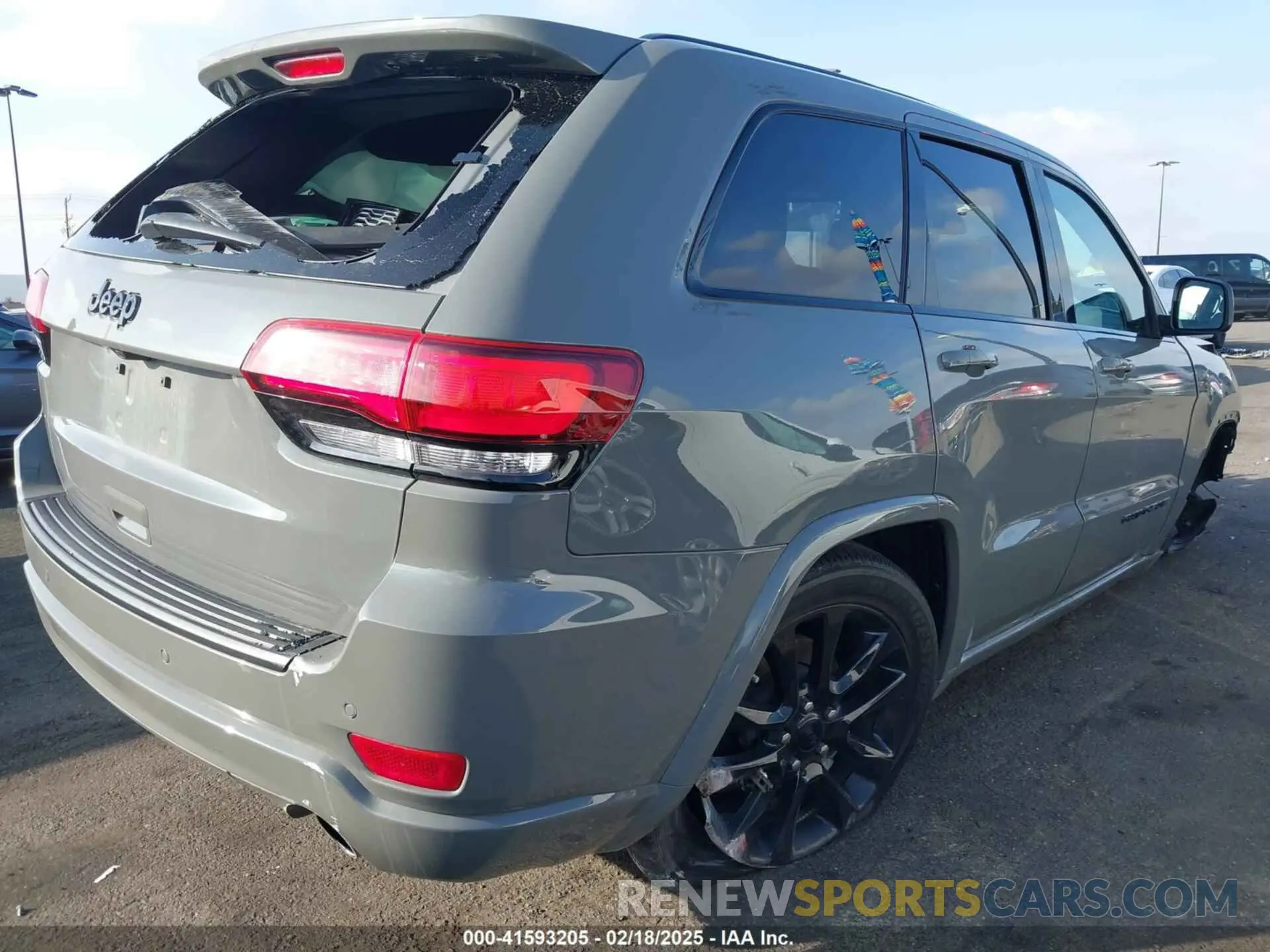 4 Photograph of a damaged car 1C4RJEAG7MC785604 JEEP GRAND CHEROKEE 2021