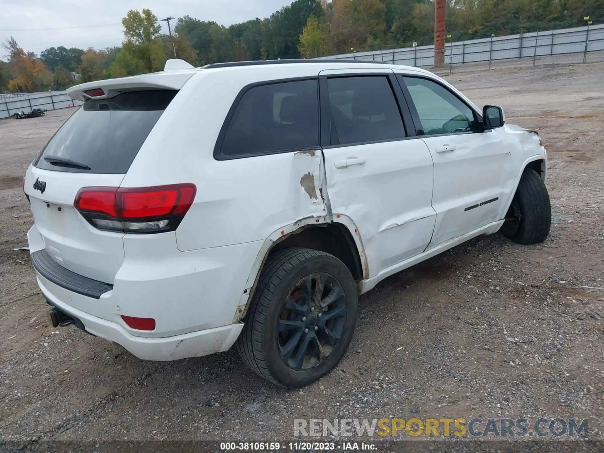 4 Photograph of a damaged car 1C4RJEAG7MC813353 JEEP GRAND CHEROKEE 2021