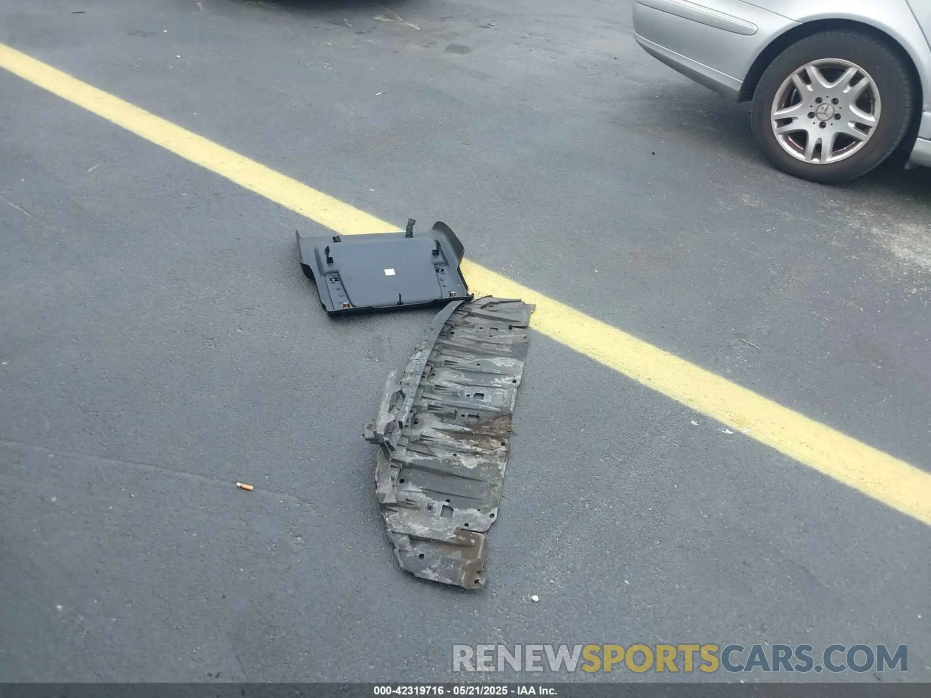 11 Photograph of a damaged car 1C4RJEAG7MC844473 JEEP GRAND CHEROKEE 2021
