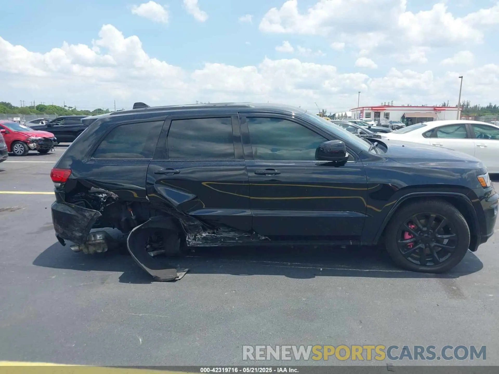 13 Photograph of a damaged car 1C4RJEAG7MC844473 JEEP GRAND CHEROKEE 2021