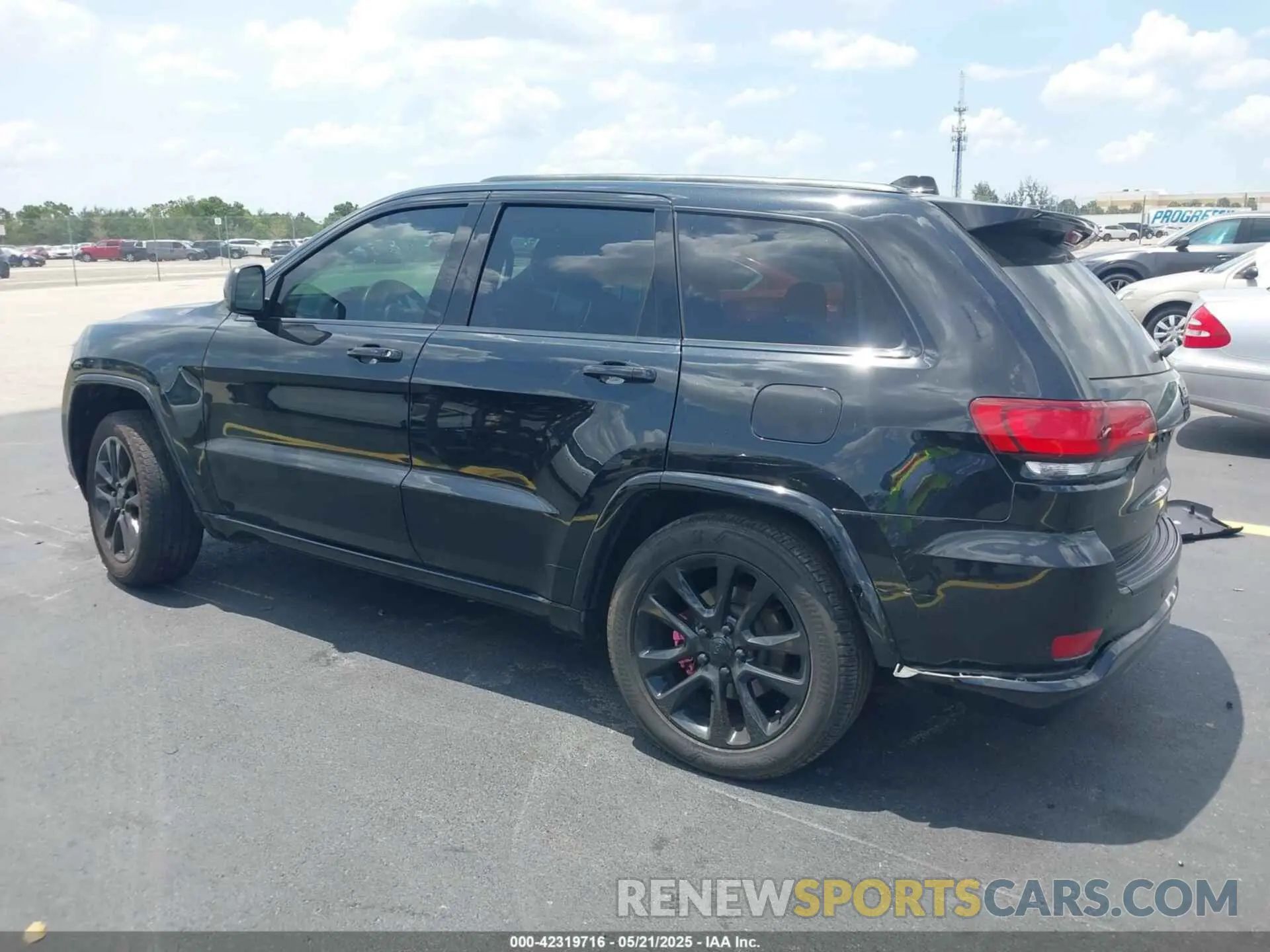 3 Photograph of a damaged car 1C4RJEAG7MC844473 JEEP GRAND CHEROKEE 2021