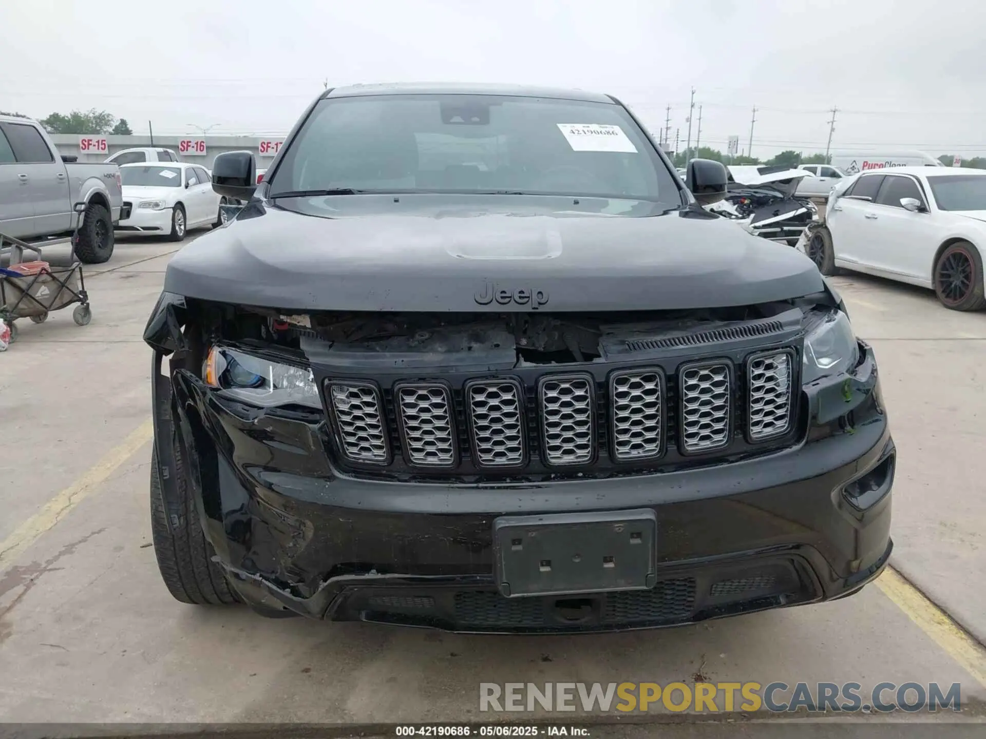 12 Photograph of a damaged car 1C4RJEAG8MC714539 JEEP GRAND CHEROKEE 2021