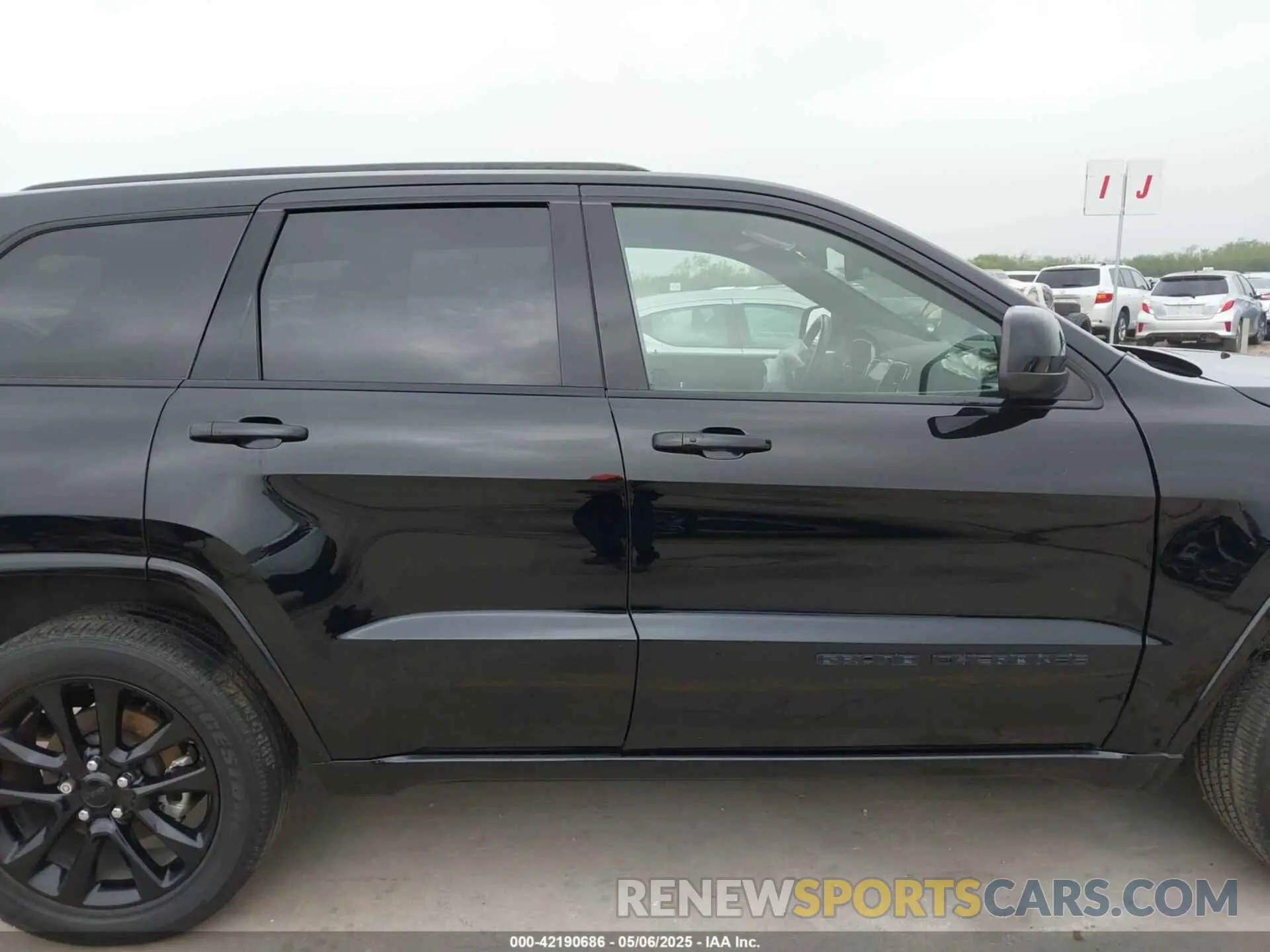 13 Photograph of a damaged car 1C4RJEAG8MC714539 JEEP GRAND CHEROKEE 2021