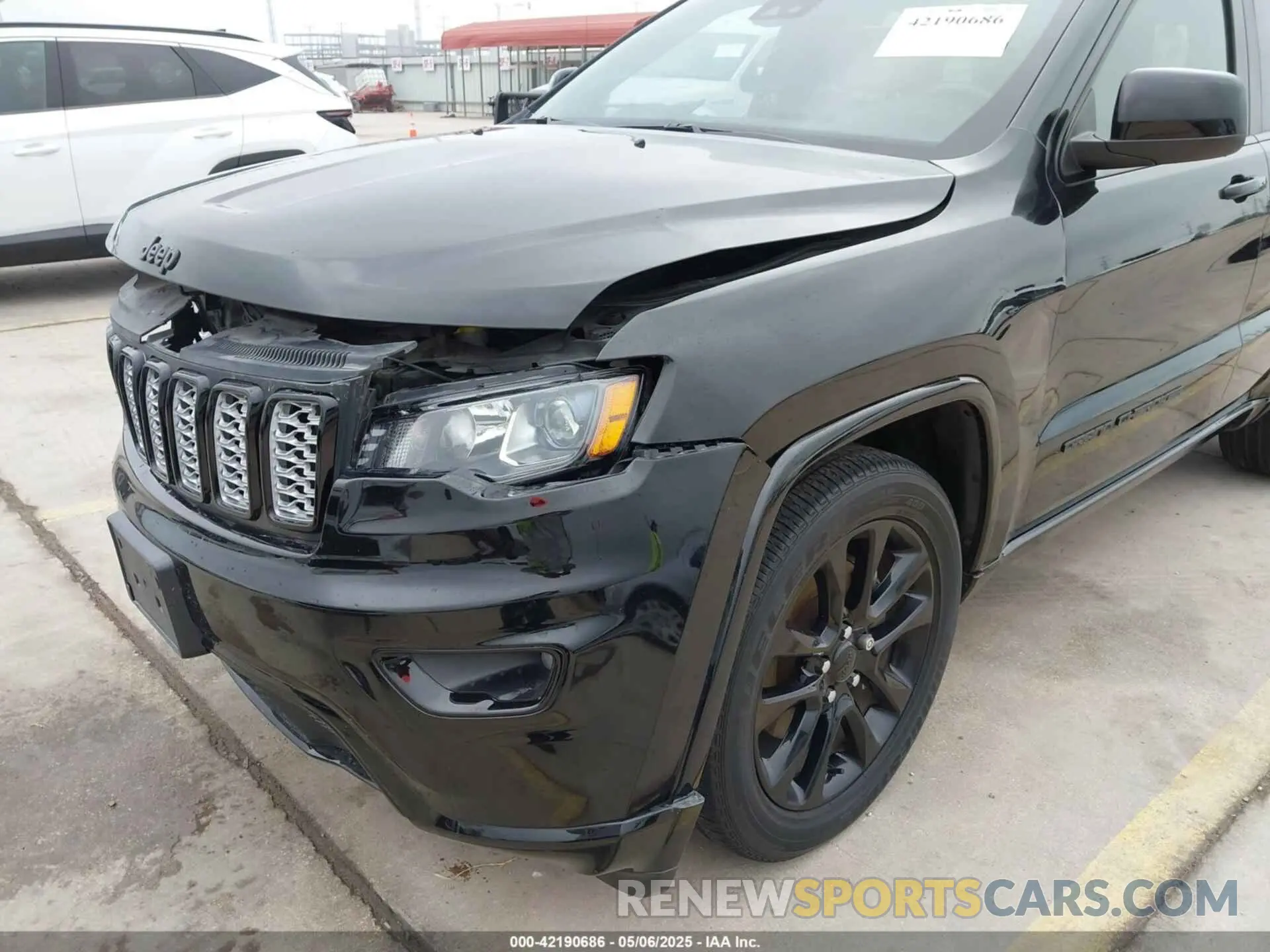 17 Photograph of a damaged car 1C4RJEAG8MC714539 JEEP GRAND CHEROKEE 2021