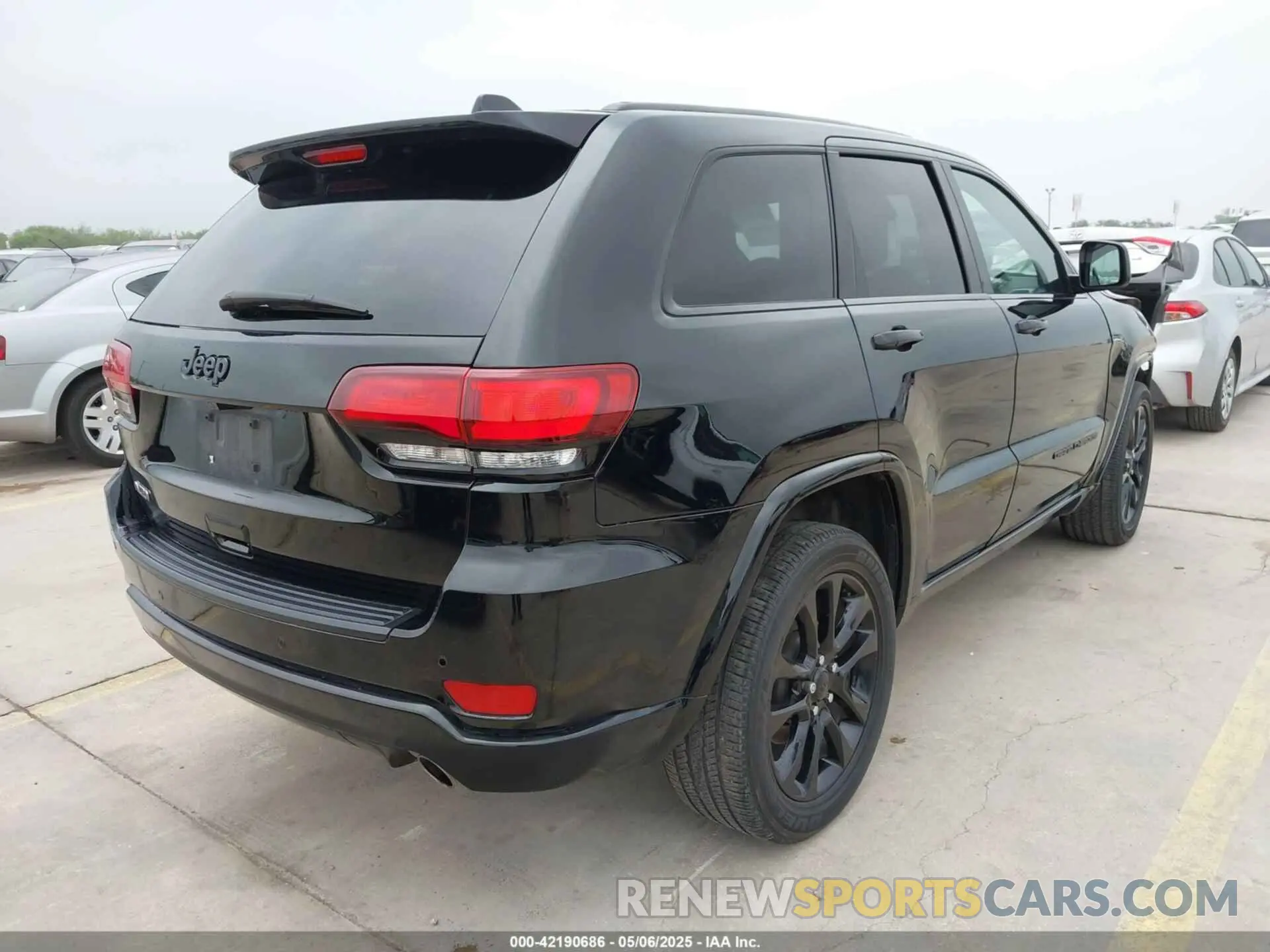 4 Photograph of a damaged car 1C4RJEAG8MC714539 JEEP GRAND CHEROKEE 2021