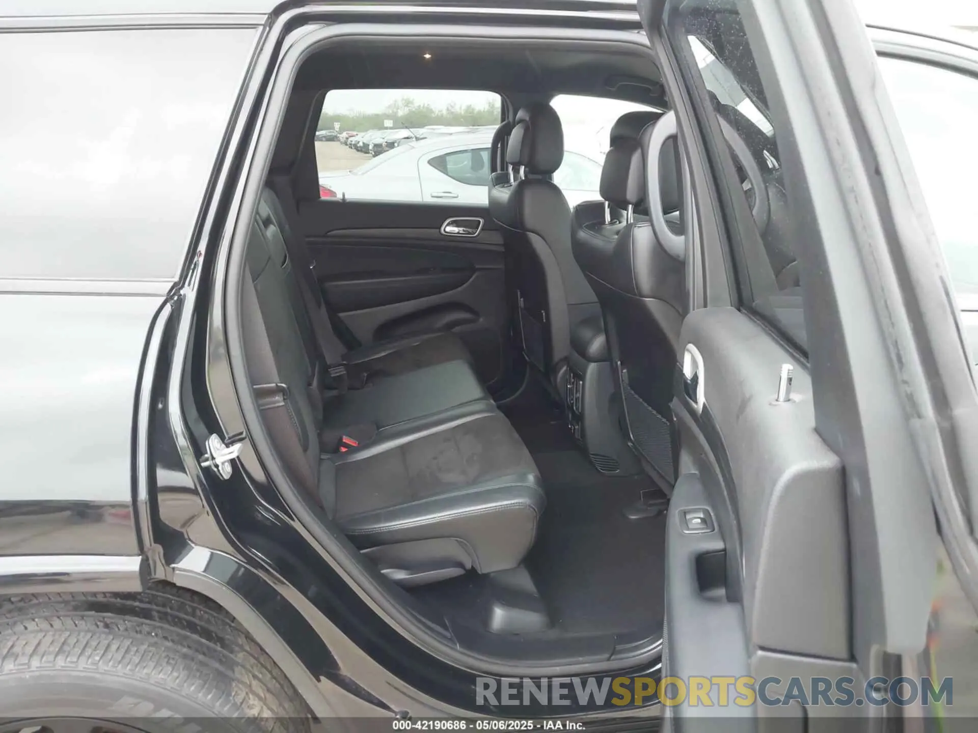 8 Photograph of a damaged car 1C4RJEAG8MC714539 JEEP GRAND CHEROKEE 2021