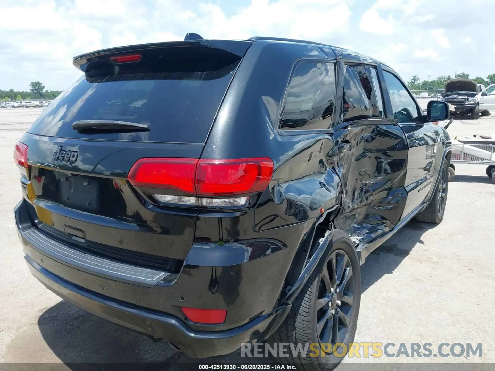 4 Photograph of a damaged car 1C4RJEAG8MC739568 JEEP GRAND CHEROKEE 2021