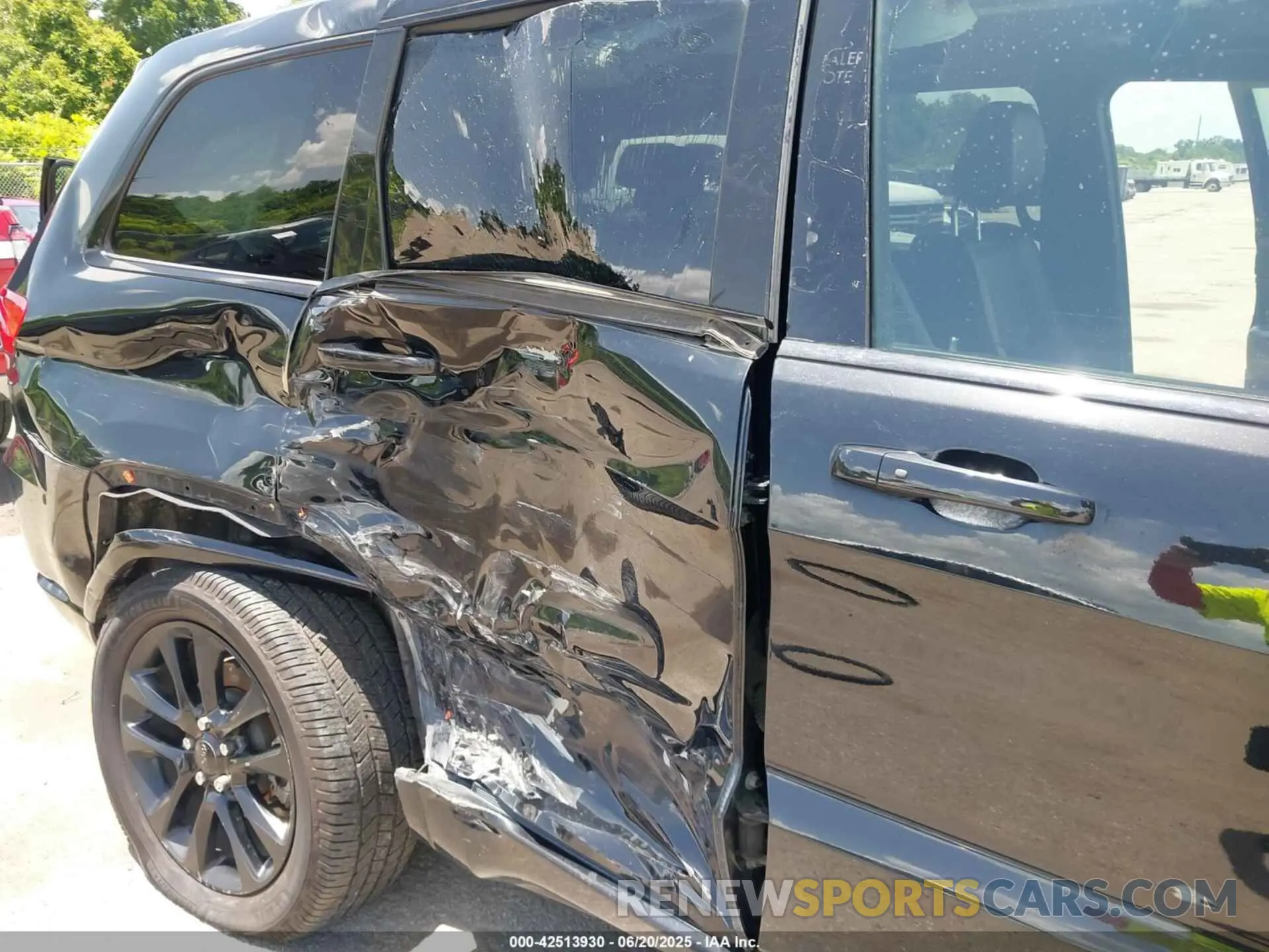 6 Photograph of a damaged car 1C4RJEAG8MC739568 JEEP GRAND CHEROKEE 2021