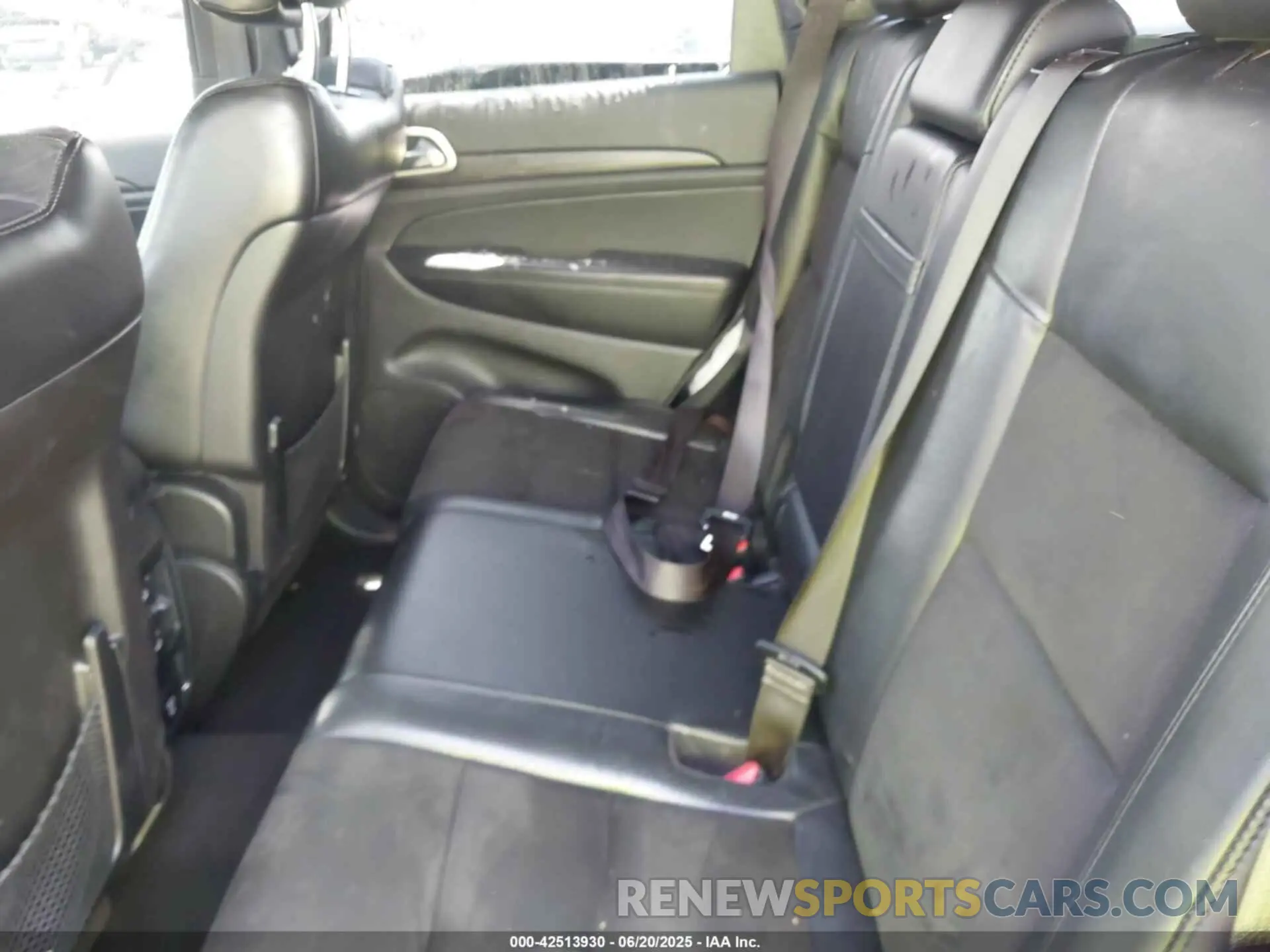 8 Photograph of a damaged car 1C4RJEAG8MC739568 JEEP GRAND CHEROKEE 2021
