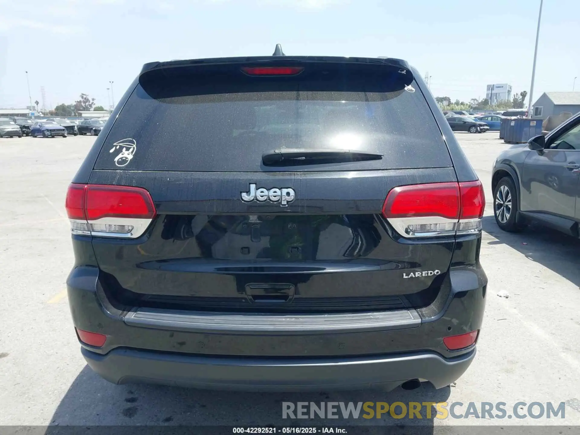 17 Photograph of a damaged car 1C4RJEAG9MC631153 JEEP GRAND CHEROKEE 2021