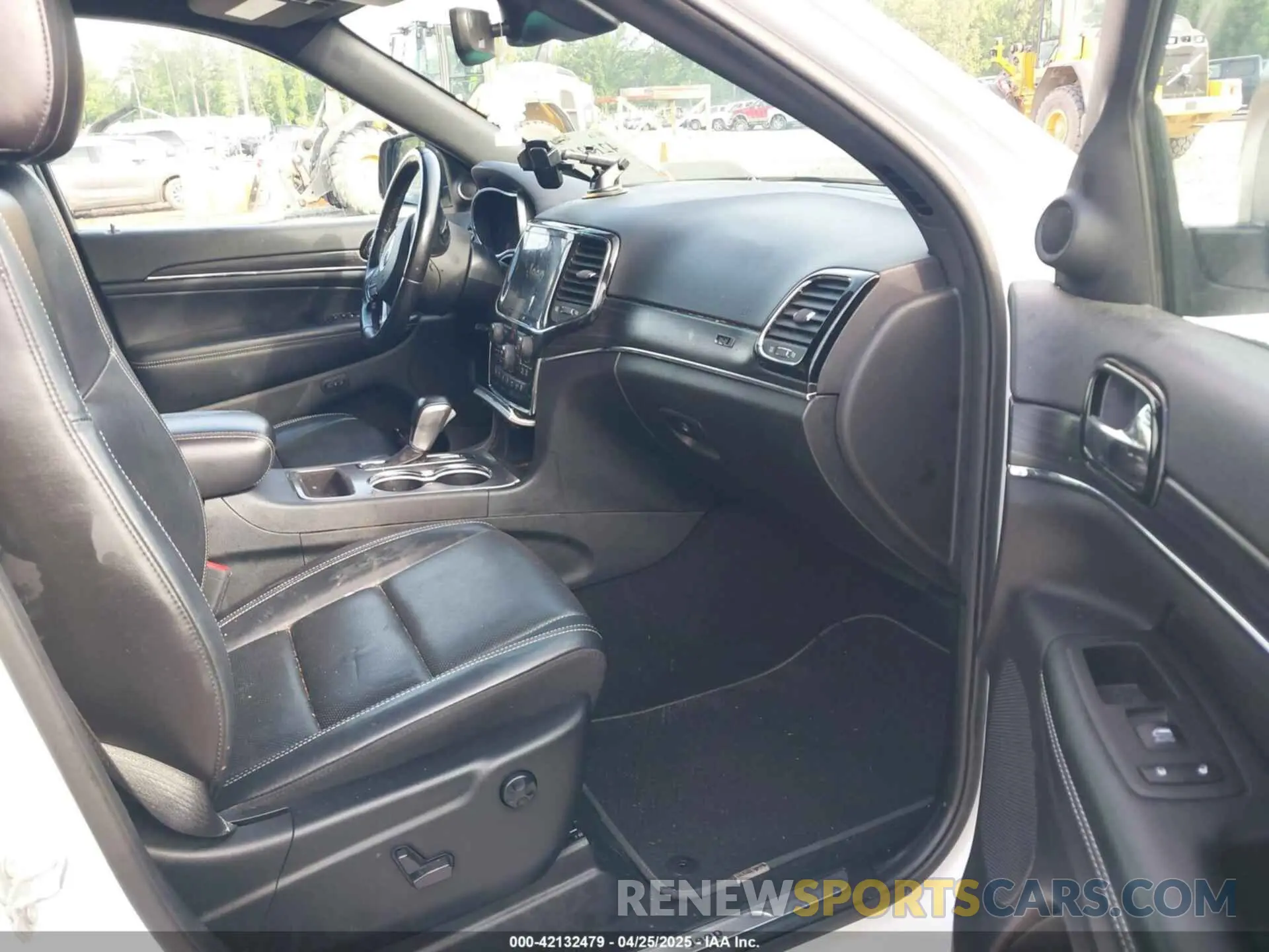 5 Photograph of a damaged car 1C4RJEBG3MC548526 JEEP GRAND CHEROKEE 2021
