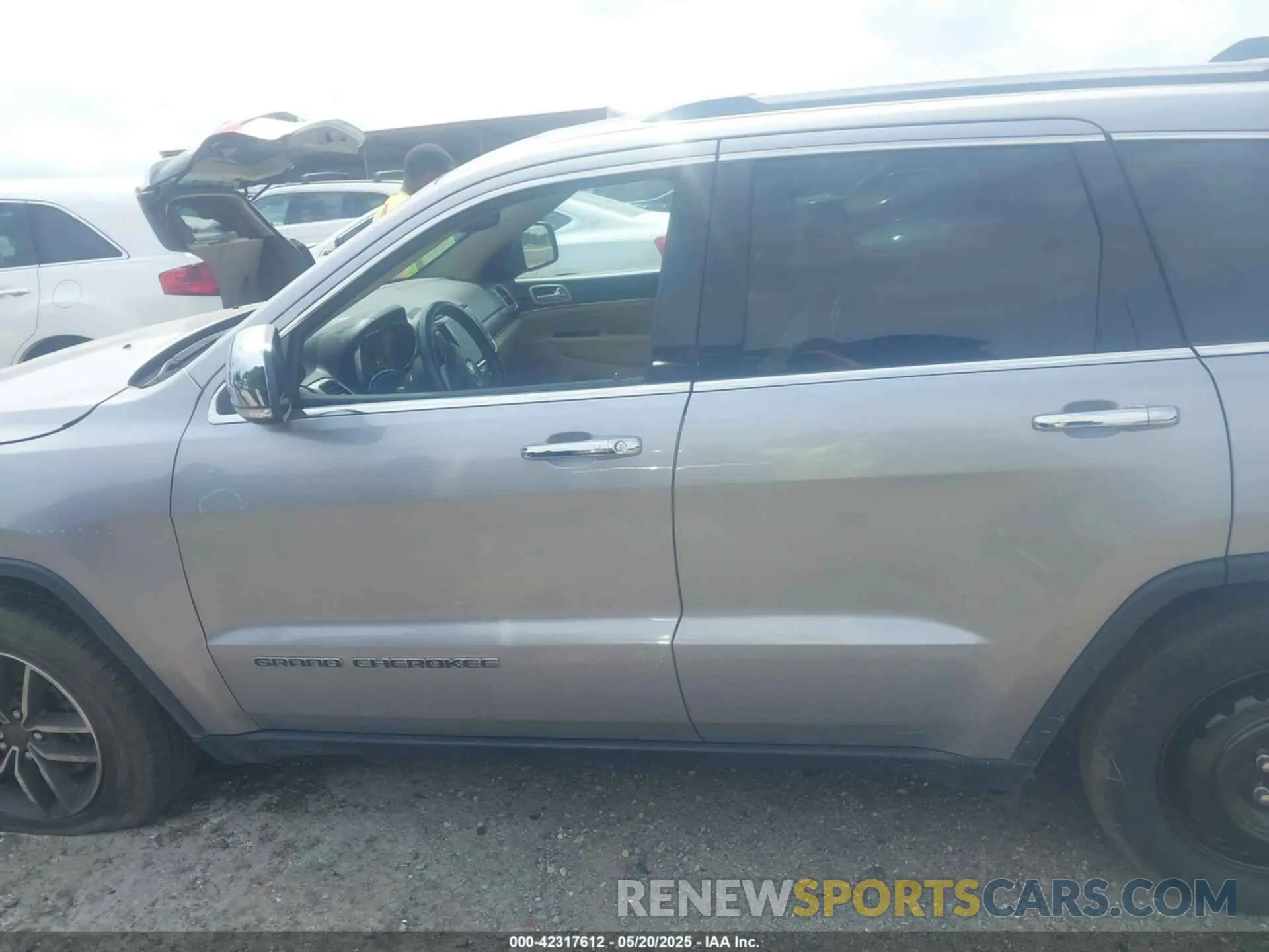 14 Photograph of a damaged car 1C4RJEBG4MC783968 JEEP GRAND CHEROKEE 2021
