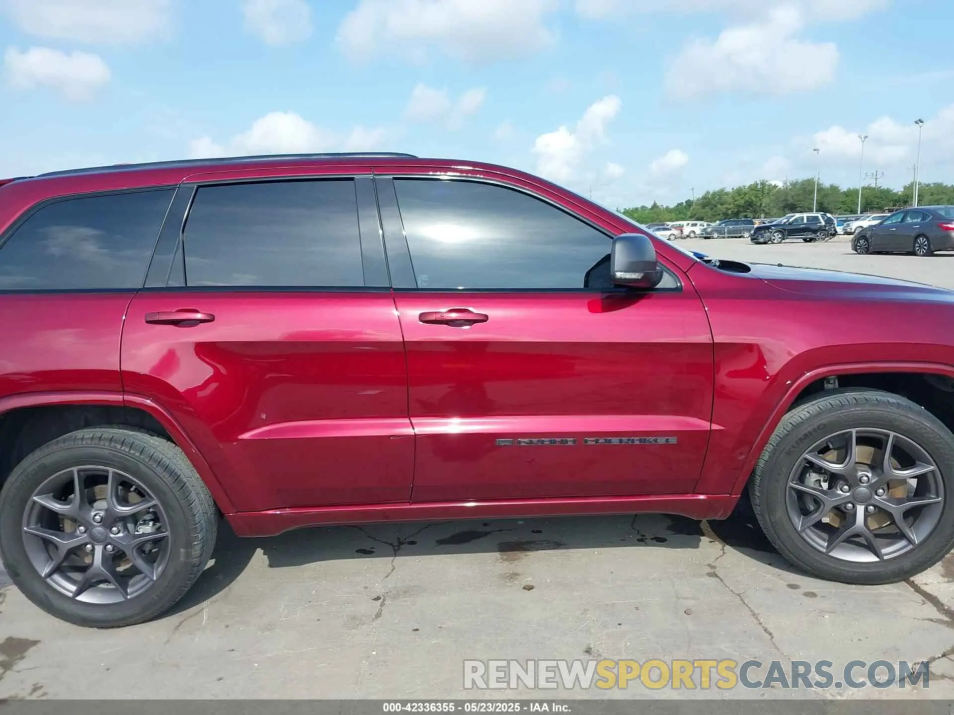 14 Photograph of a damaged car 1C4RJEBG6MC783440 JEEP GRAND CHEROKEE 2021
