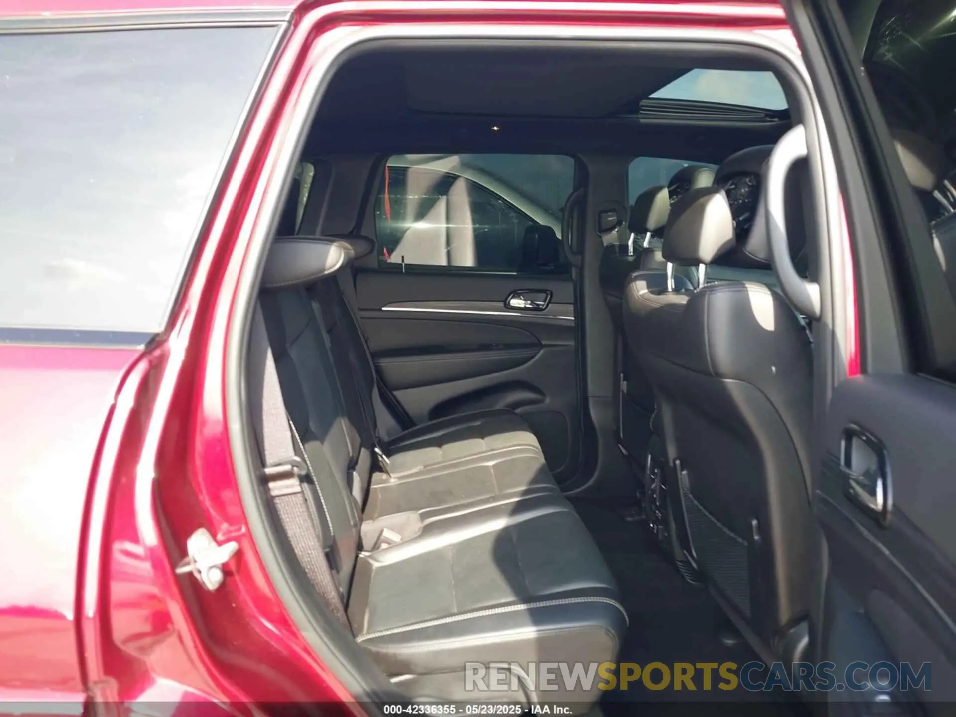 8 Photograph of a damaged car 1C4RJEBG6MC783440 JEEP GRAND CHEROKEE 2021