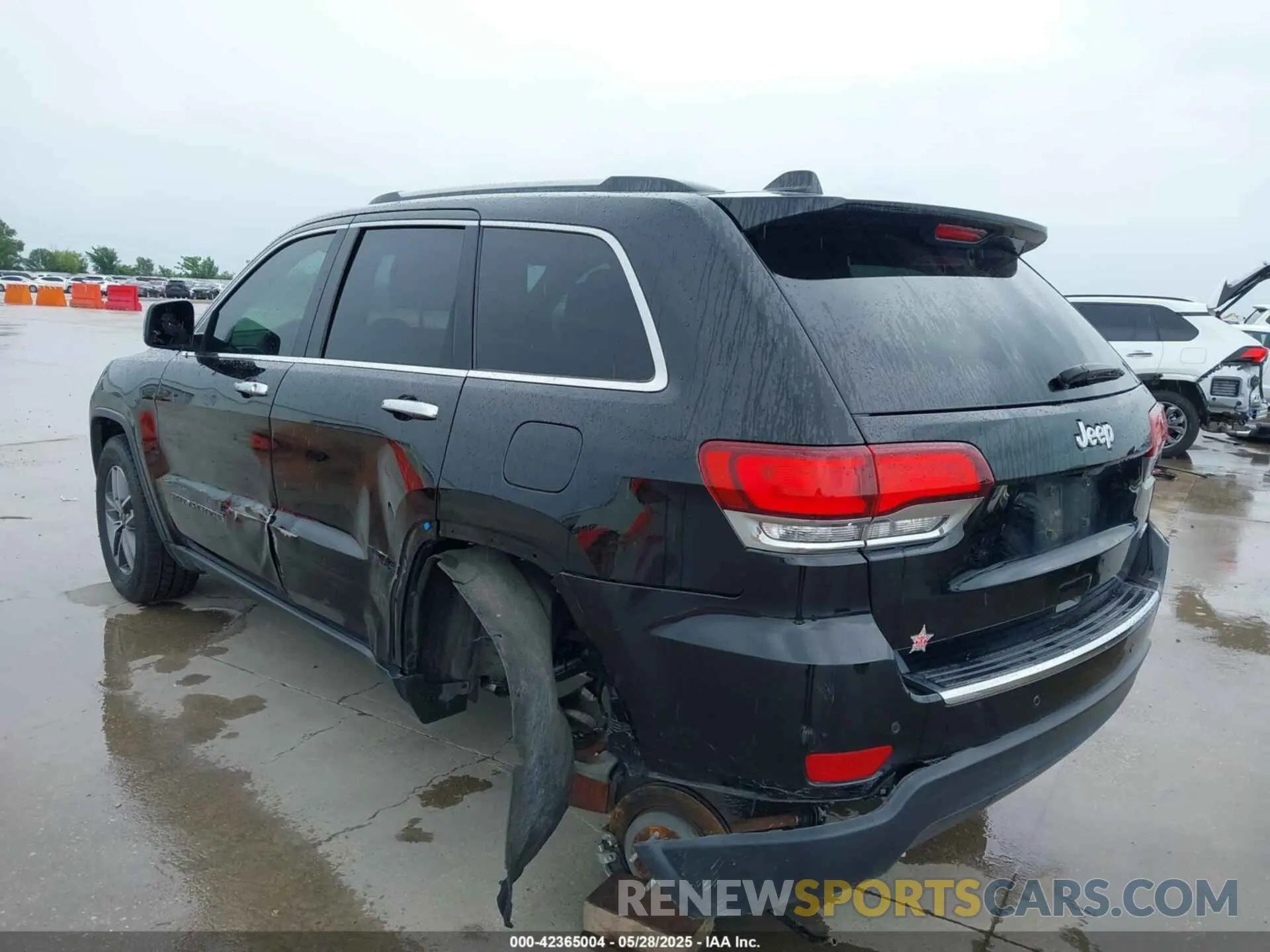 3 Photograph of a damaged car 1C4RJEBG7MC539926 JEEP GRAND CHEROKEE 2021