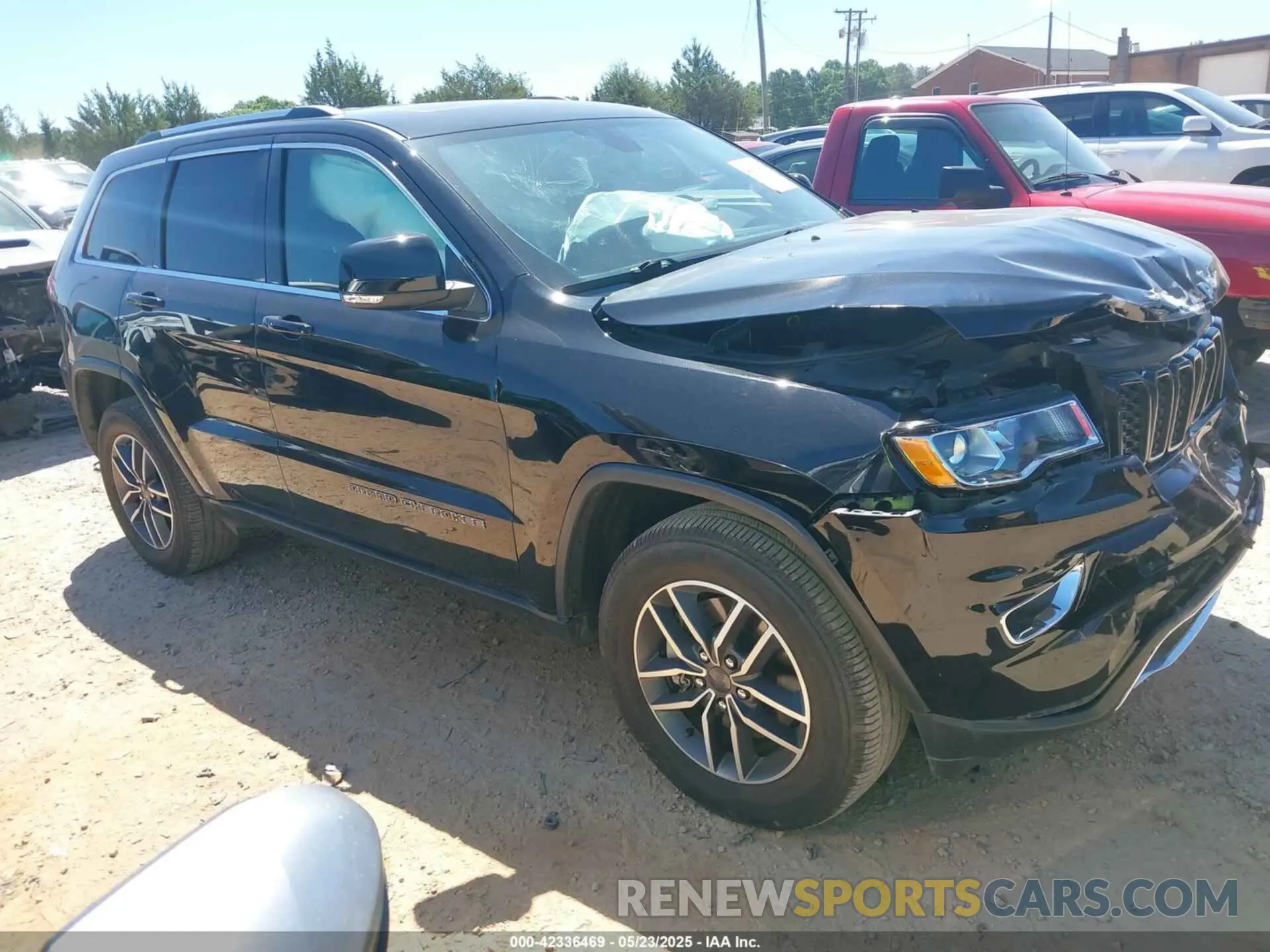 1 Photograph of a damaged car 1C4RJEBG8MC874113 JEEP GRAND CHEROKEE 2021