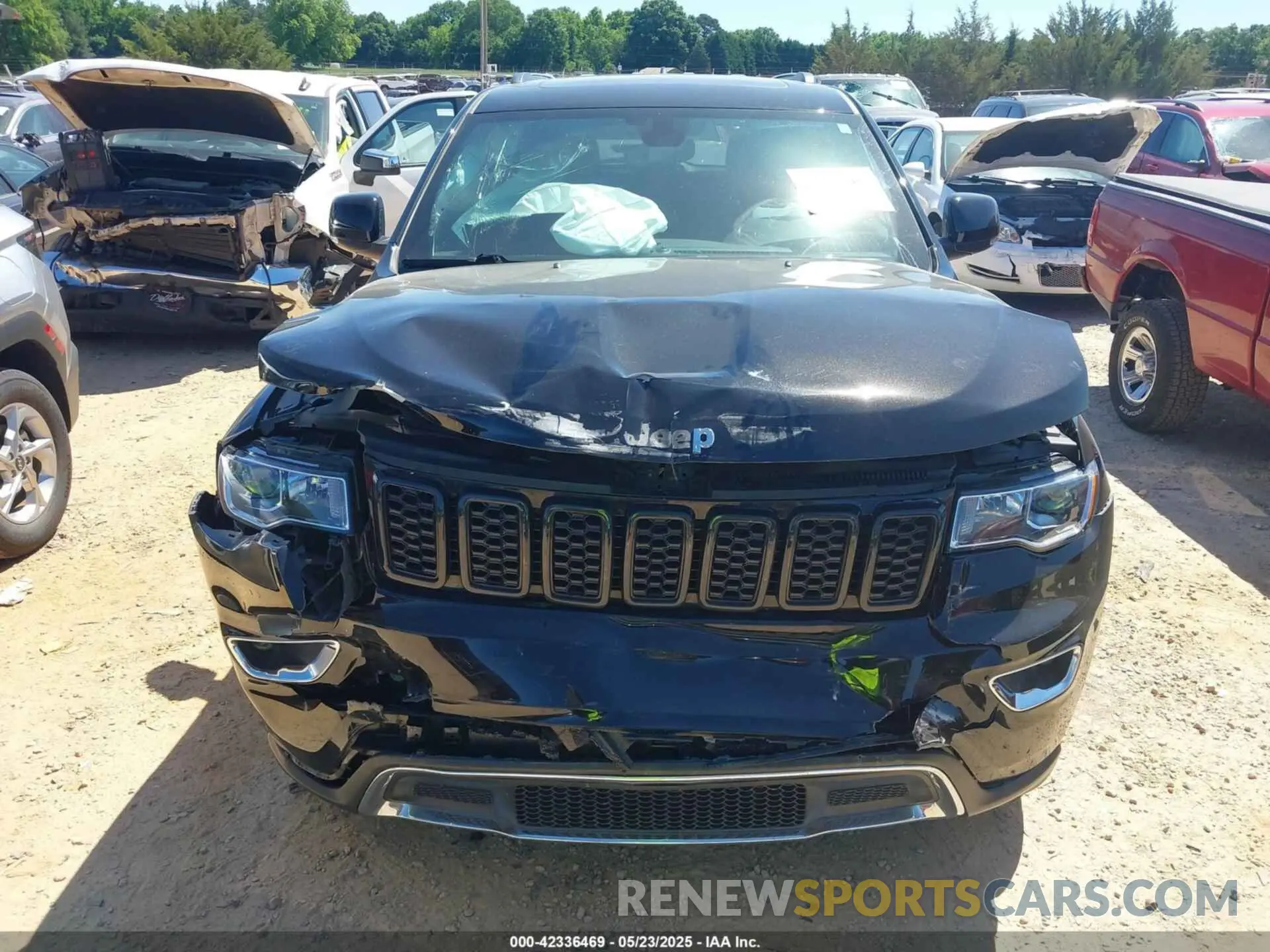 12 Photograph of a damaged car 1C4RJEBG8MC874113 JEEP GRAND CHEROKEE 2021
