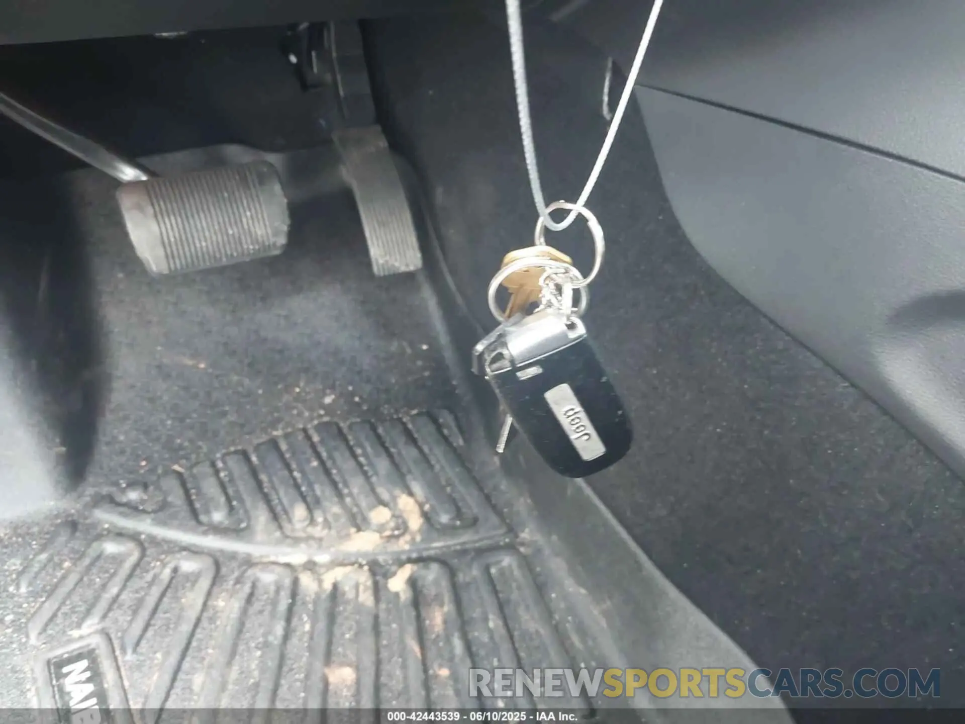 11 Photograph of a damaged car 1C4RJEBG9MC517295 JEEP GRAND CHEROKEE 2021