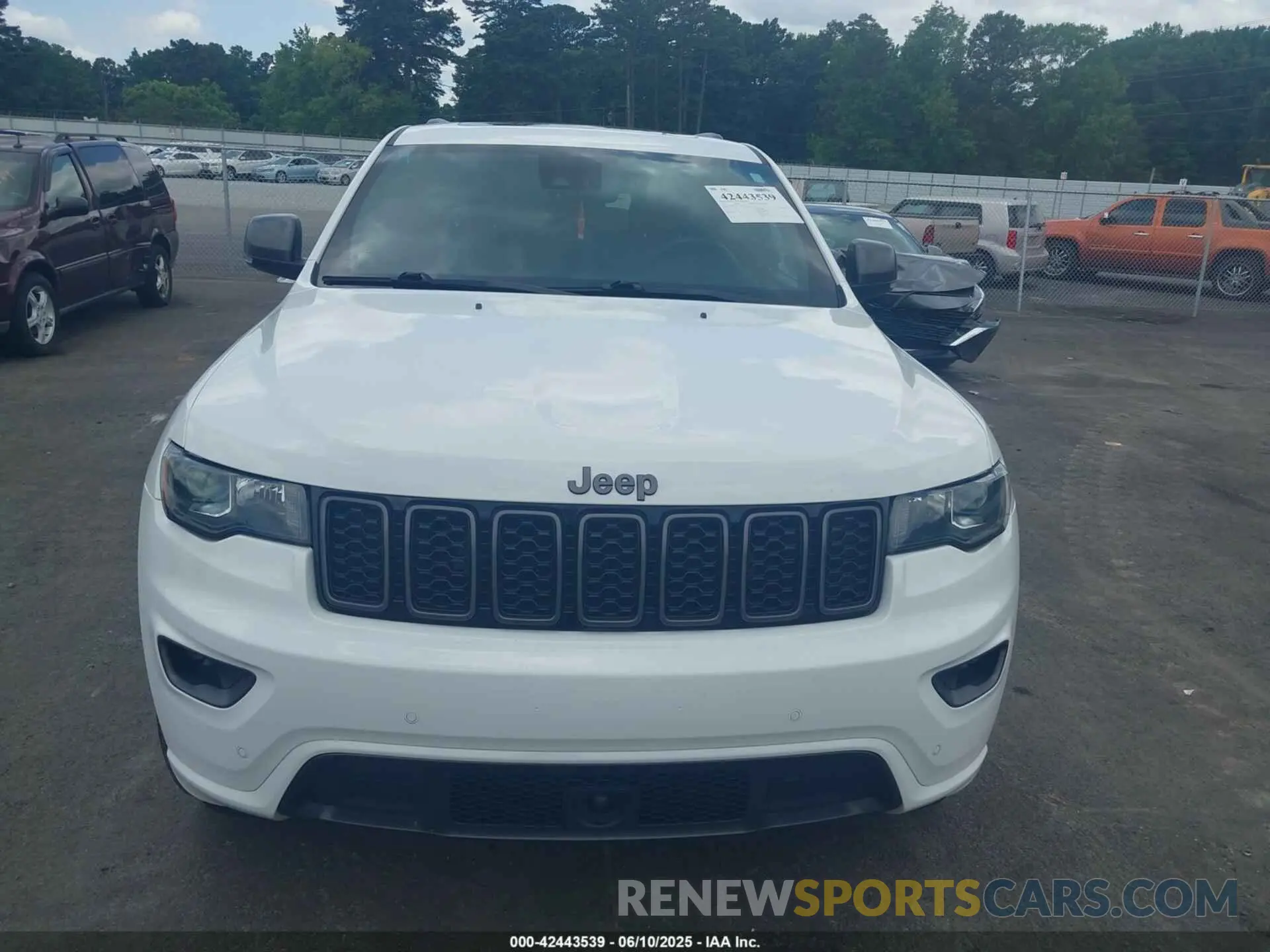 12 Photograph of a damaged car 1C4RJEBG9MC517295 JEEP GRAND CHEROKEE 2021