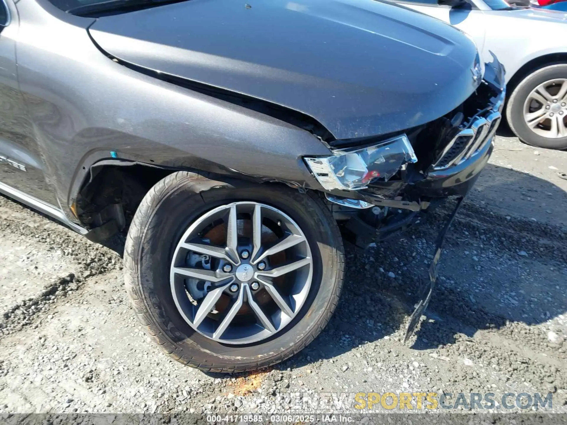 17 Photograph of a damaged car 1C4RJEBGXMC623755 JEEP GRAND CHEROKEE 2021