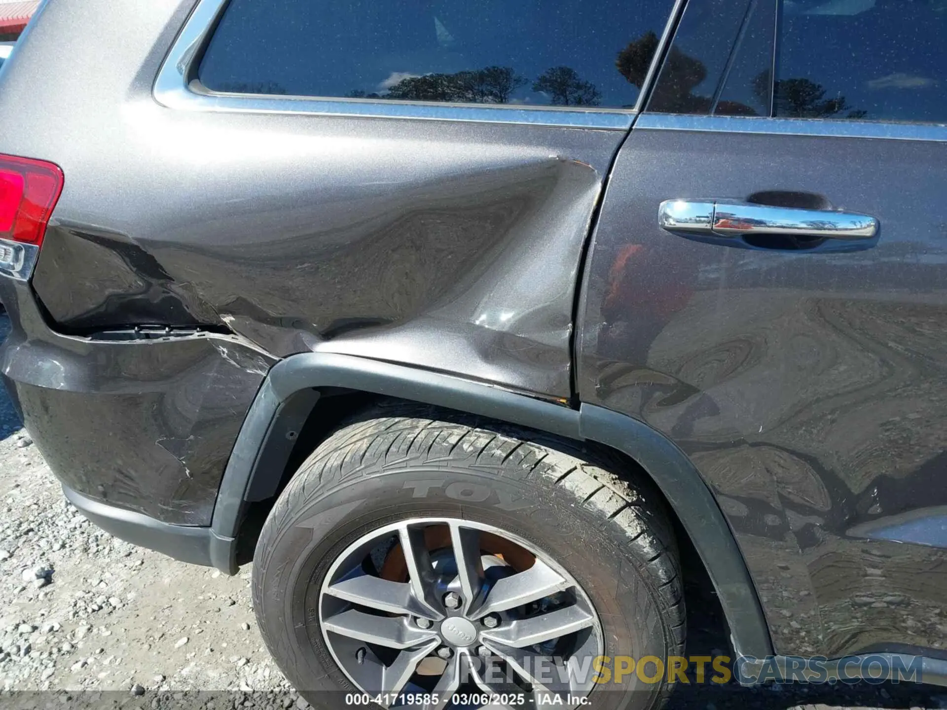 18 Photograph of a damaged car 1C4RJEBGXMC623755 JEEP GRAND CHEROKEE 2021