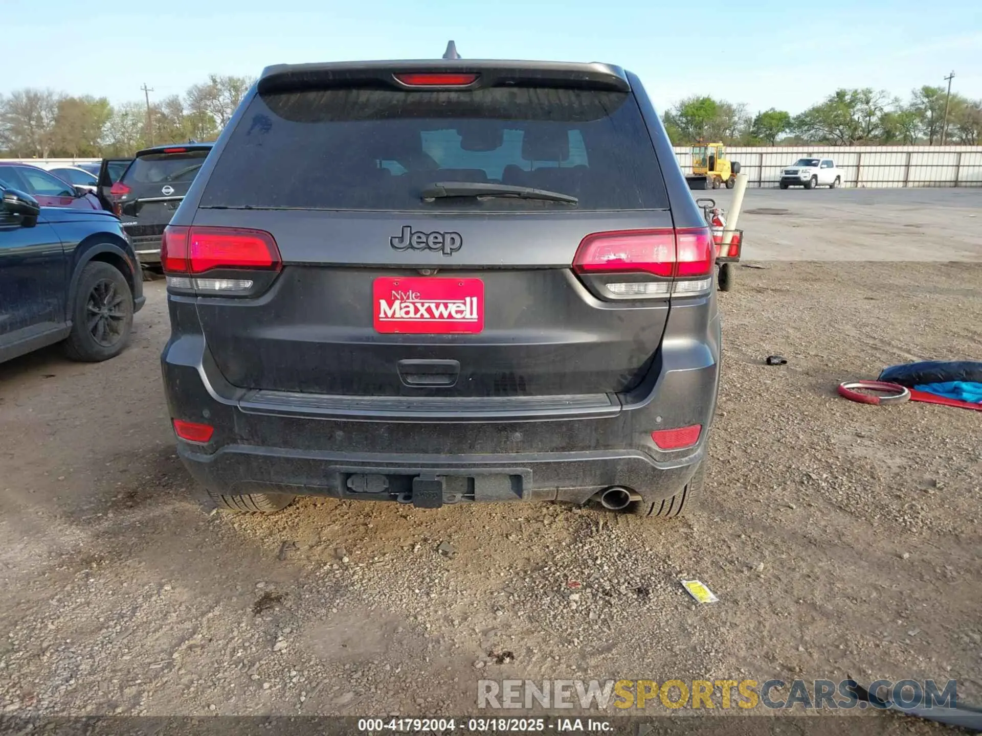 17 Photograph of a damaged car 1C4RJEBGXMC624310 JEEP GRAND CHEROKEE 2021