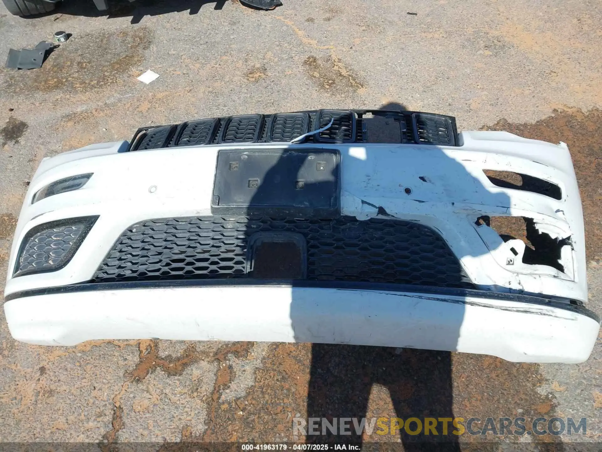 12 Photograph of a damaged car 1C4RJEBGXMC680814 JEEP GRAND CHEROKEE 2021