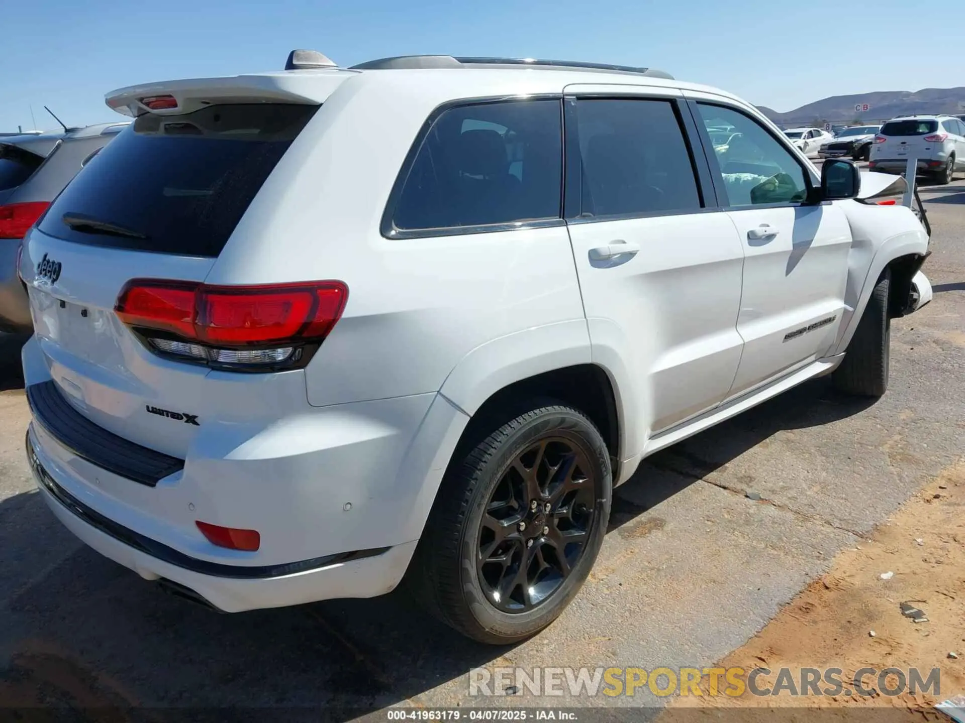 4 Photograph of a damaged car 1C4RJEBGXMC680814 JEEP GRAND CHEROKEE 2021