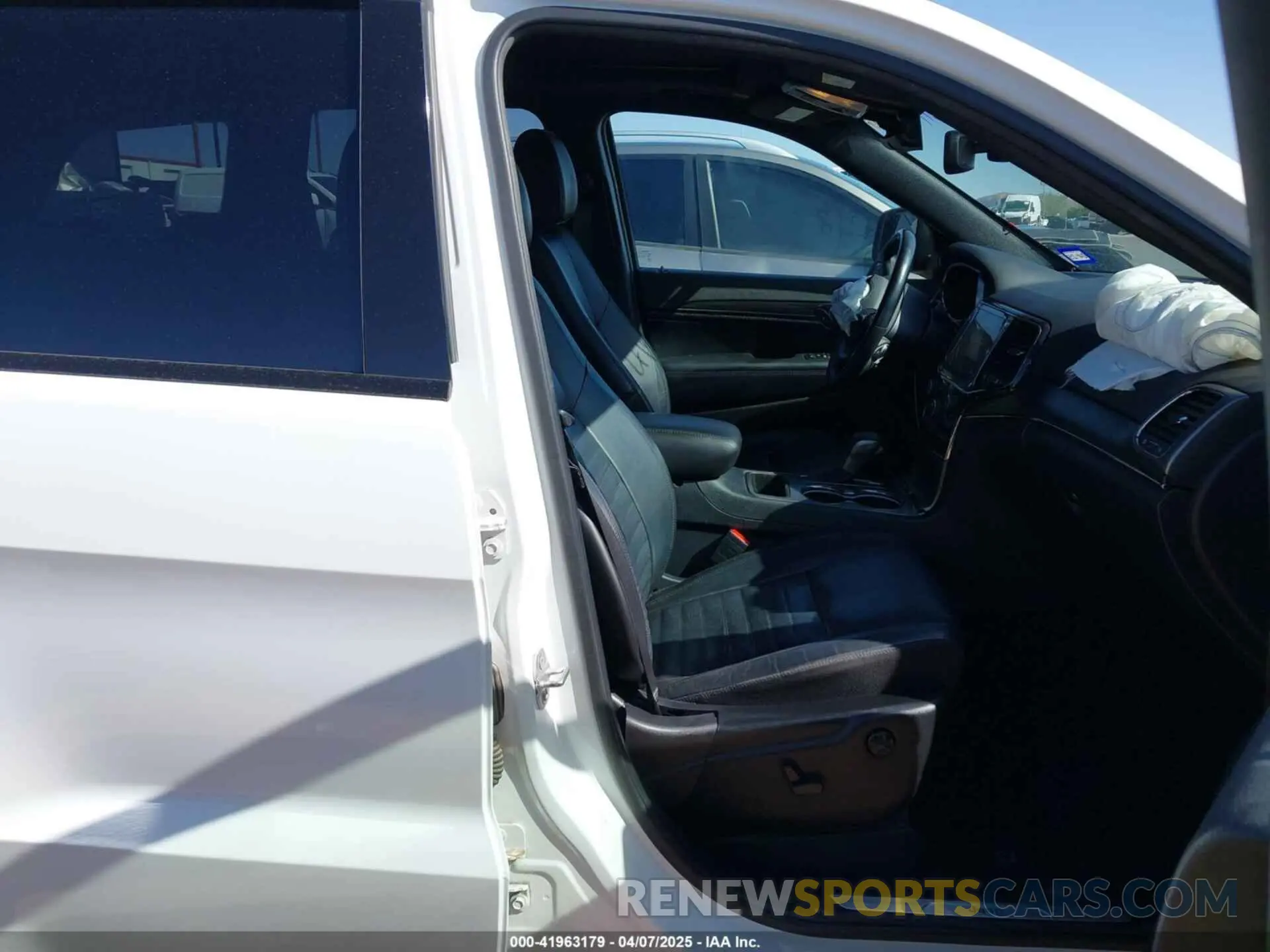 5 Photograph of a damaged car 1C4RJEBGXMC680814 JEEP GRAND CHEROKEE 2021