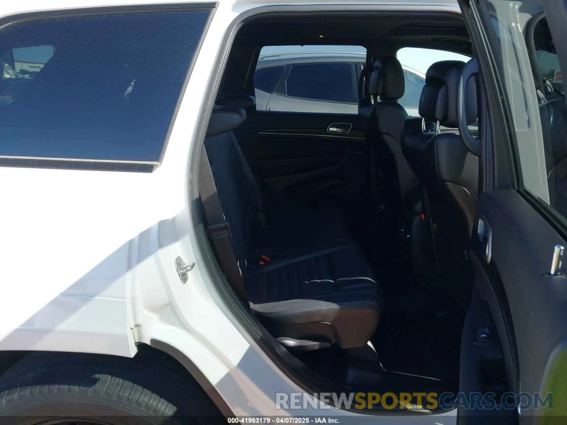 8 Photograph of a damaged car 1C4RJEBGXMC680814 JEEP GRAND CHEROKEE 2021