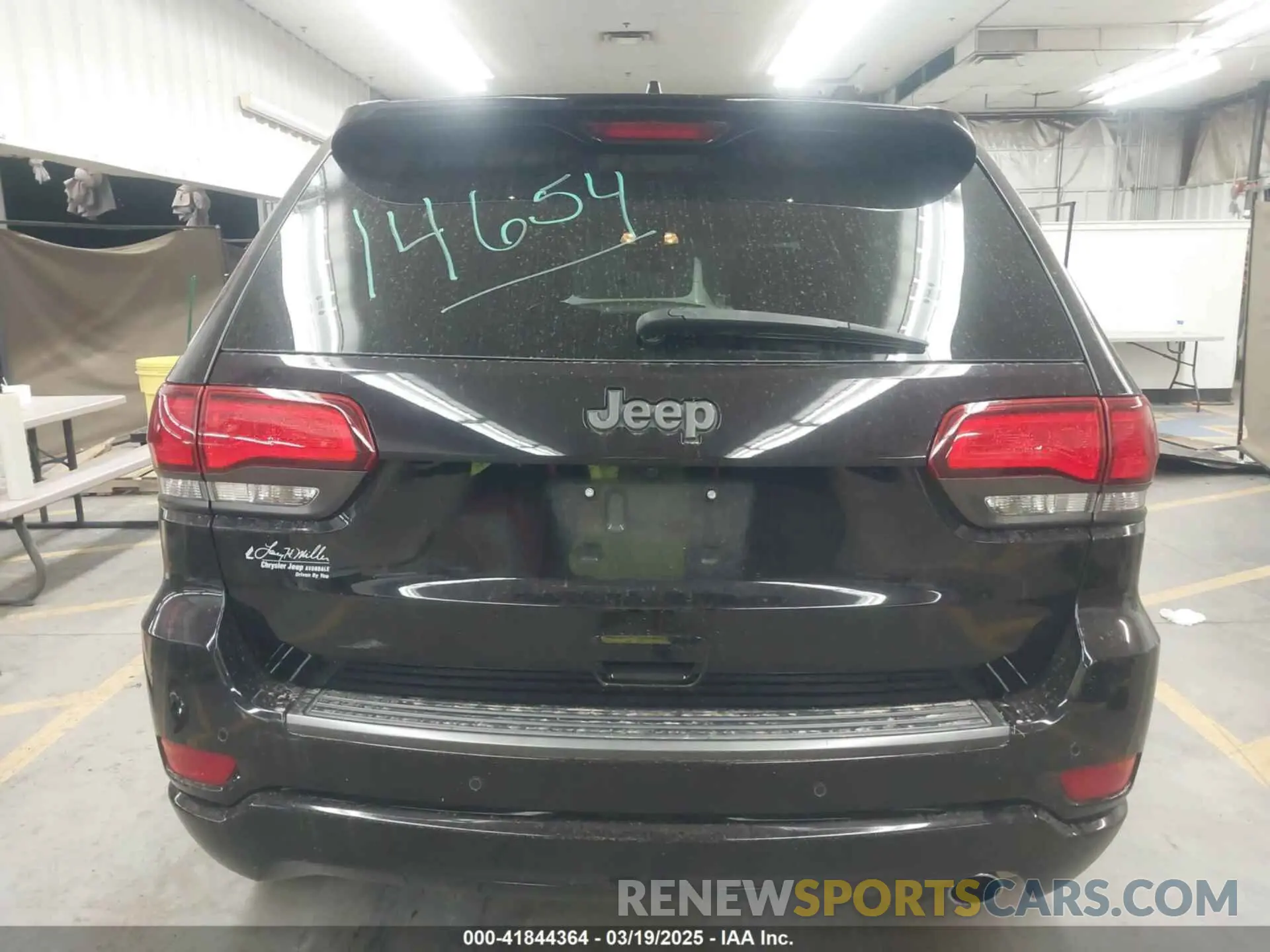 17 Photograph of a damaged car 1C4RJEBGXMC760324 JEEP GRAND CHEROKEE 2021