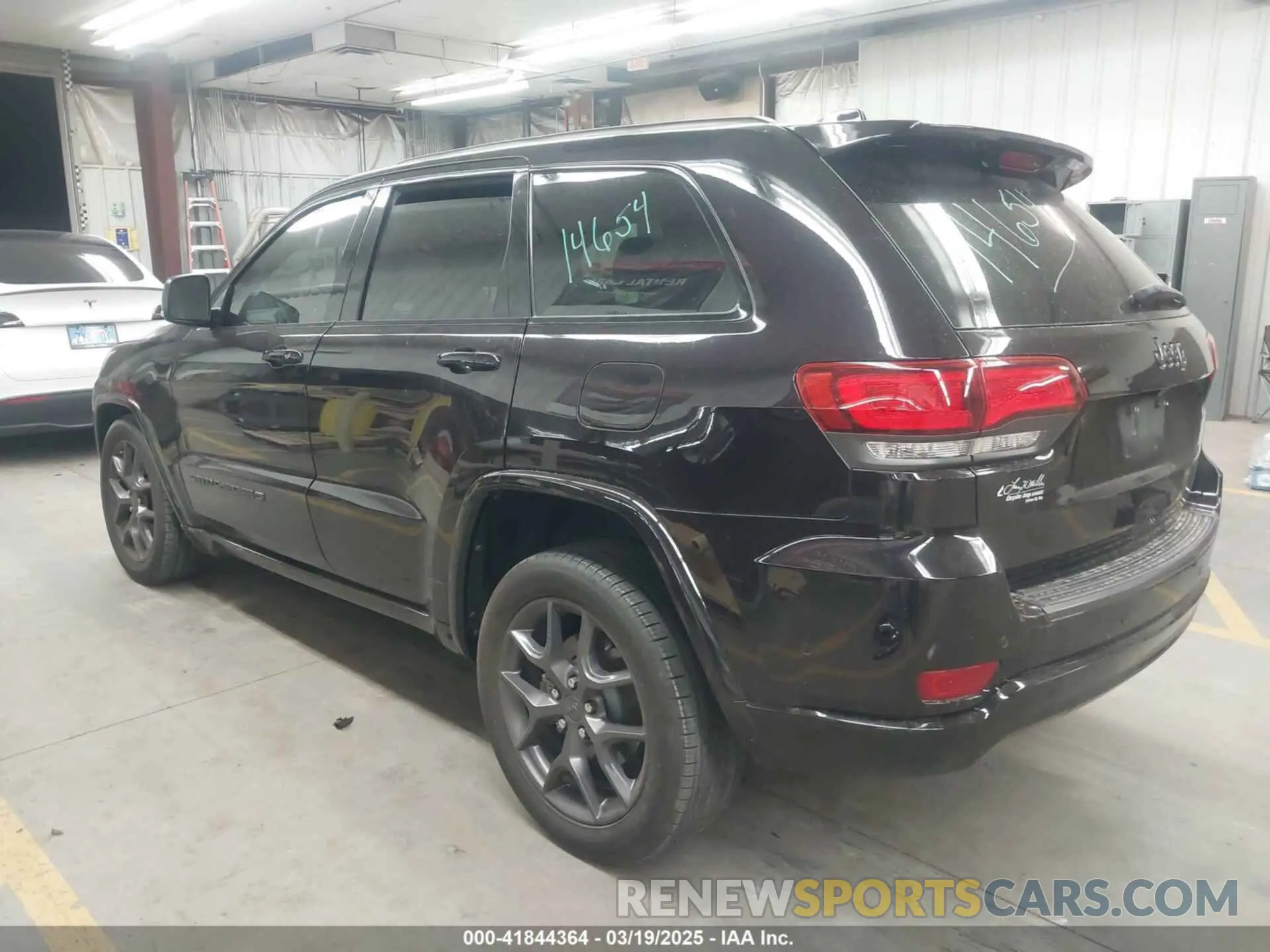 3 Photograph of a damaged car 1C4RJEBGXMC760324 JEEP GRAND CHEROKEE 2021