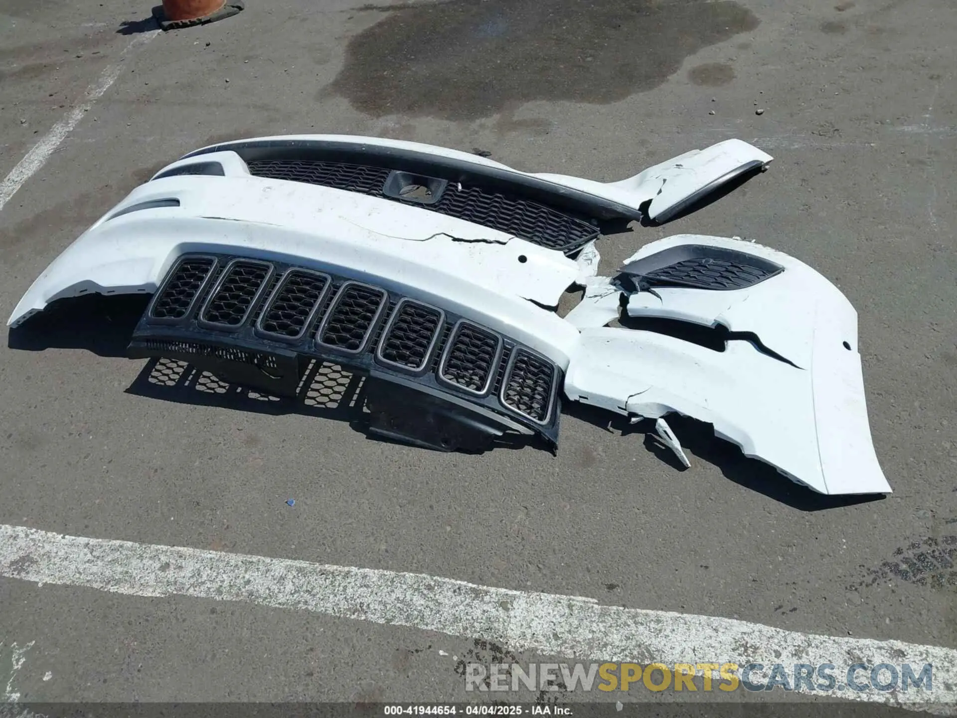 12 Photograph of a damaged car 1C4RJECG9MC712408 JEEP GRAND CHEROKEE 2021
