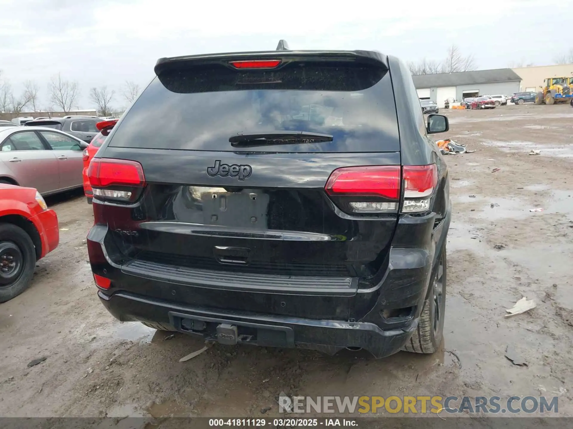 17 Photograph of a damaged car 1C4RJFAG0MC780315 JEEP GRAND CHEROKEE 2021