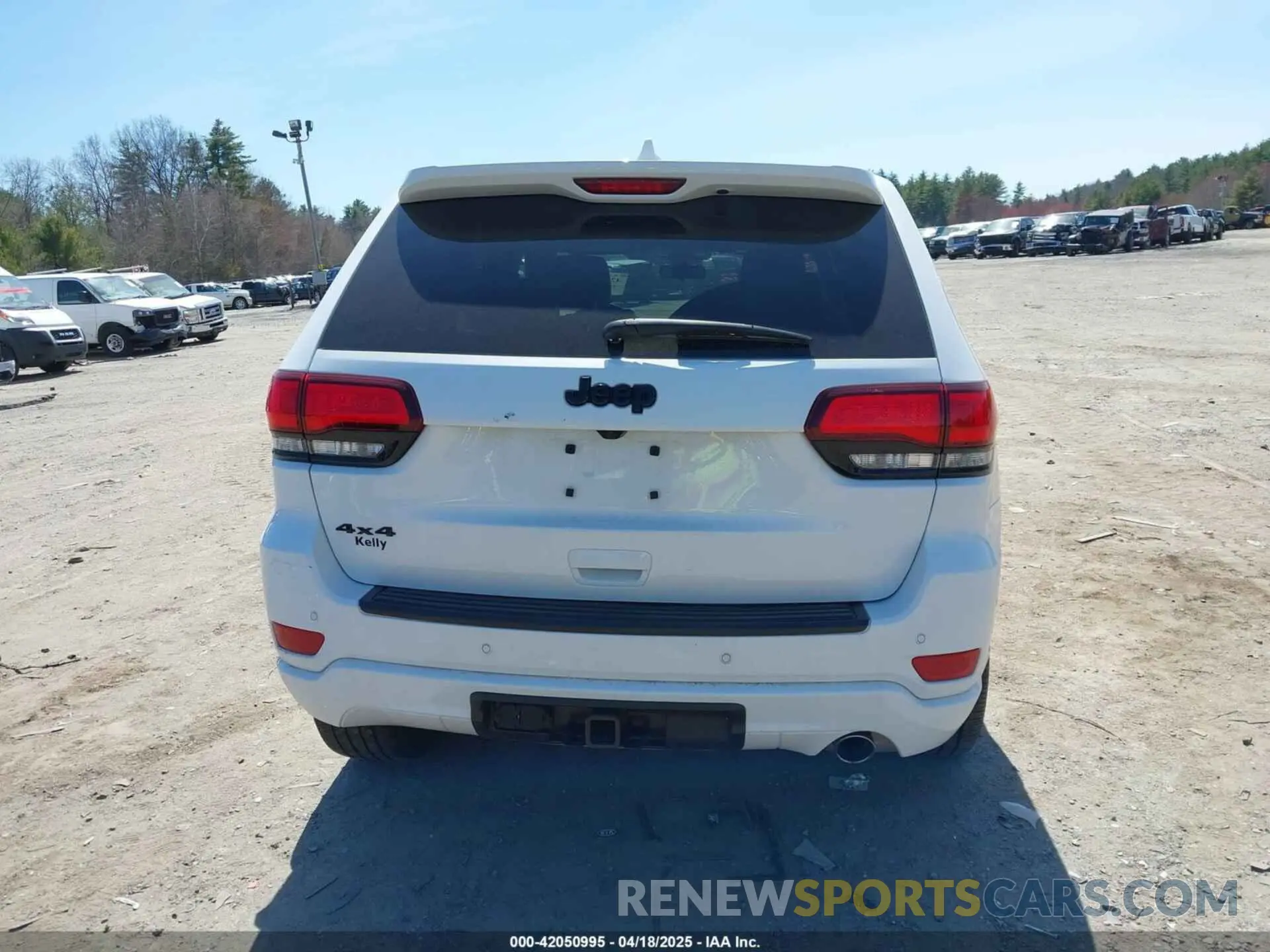 17 Photograph of a damaged car 1C4RJFAG0MC856308 JEEP GRAND CHEROKEE 2021