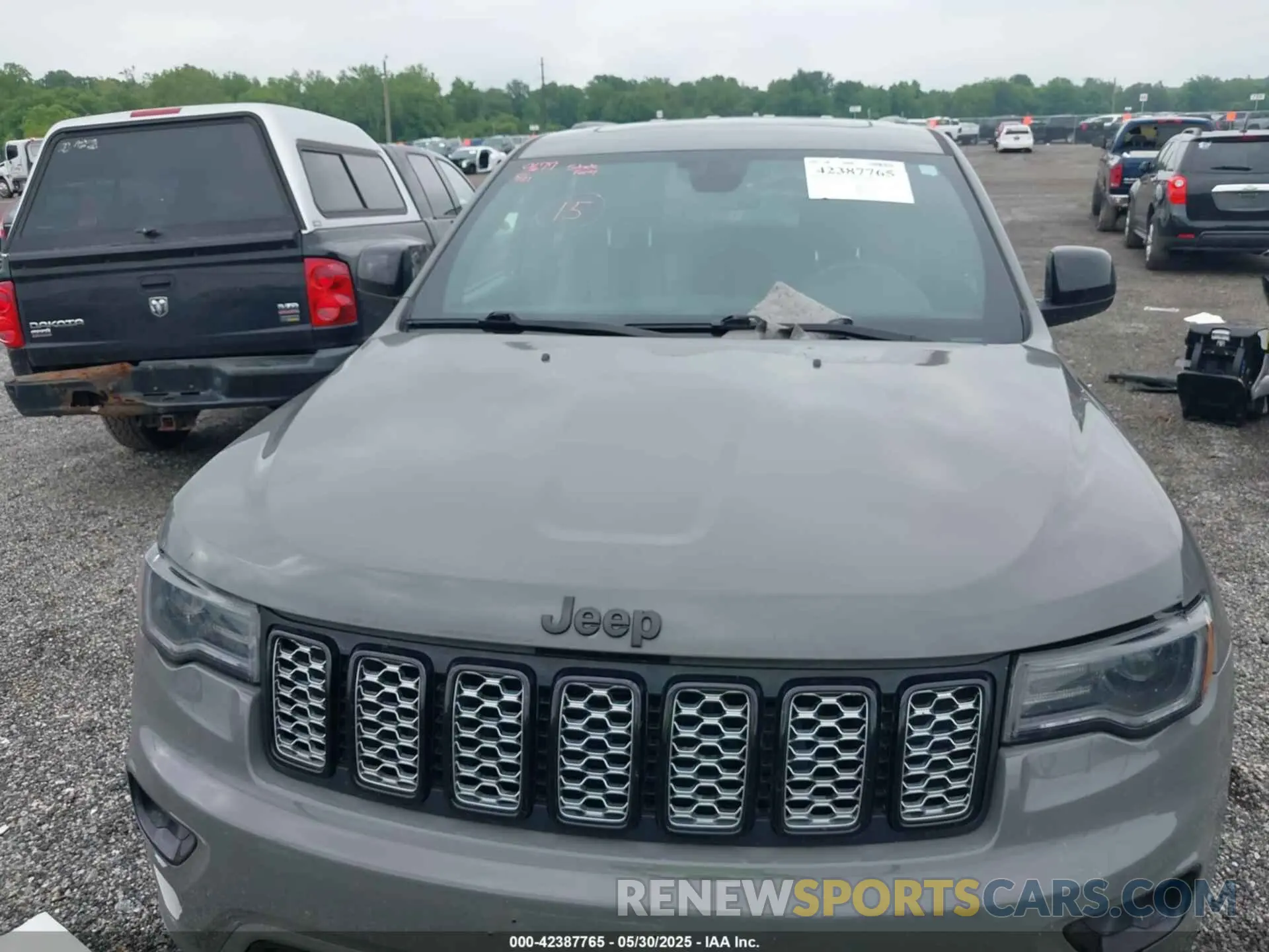 12 Photograph of a damaged car 1C4RJFAG1MC655503 JEEP GRAND CHEROKEE 2021
