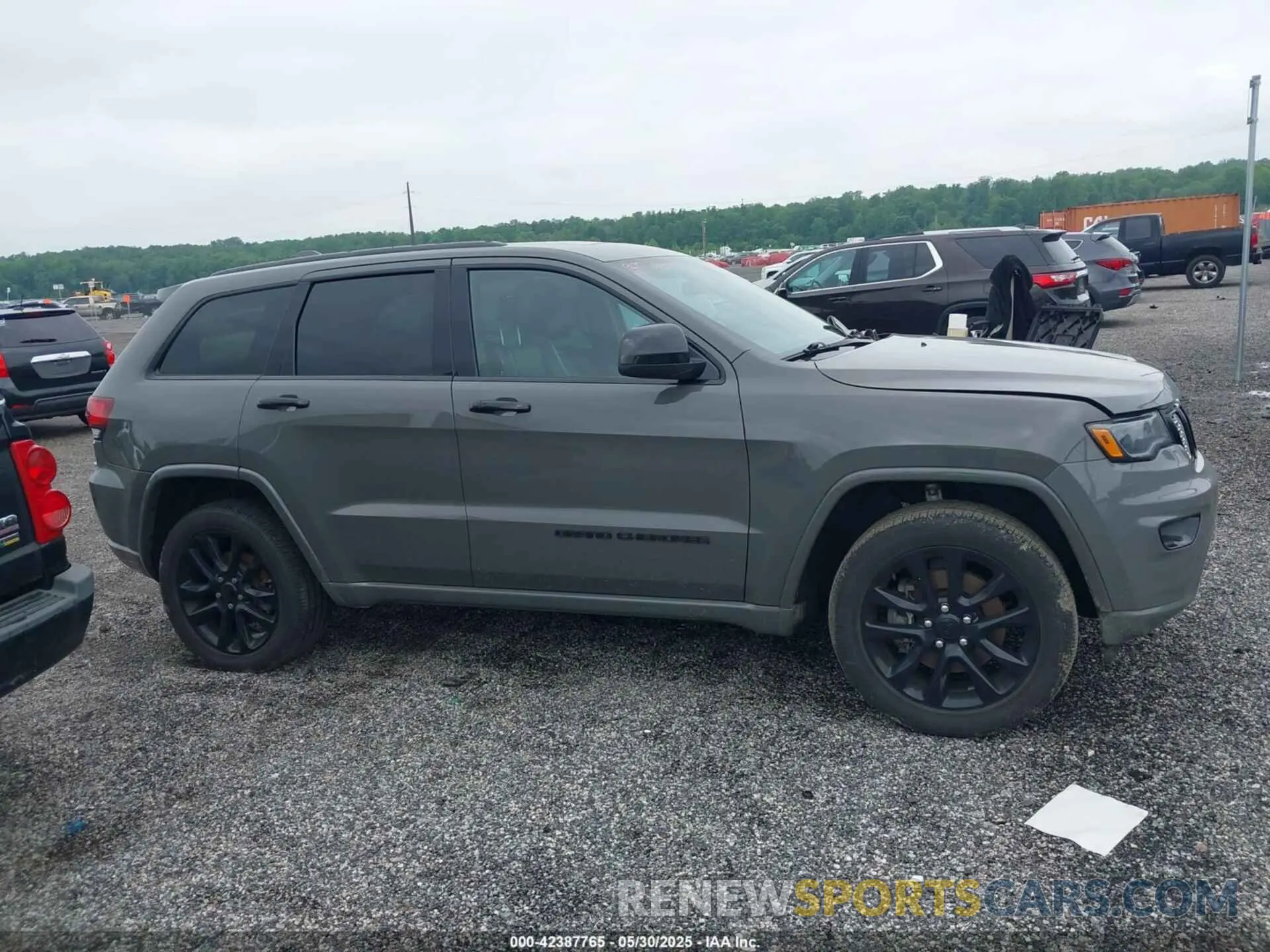 13 Photograph of a damaged car 1C4RJFAG1MC655503 JEEP GRAND CHEROKEE 2021