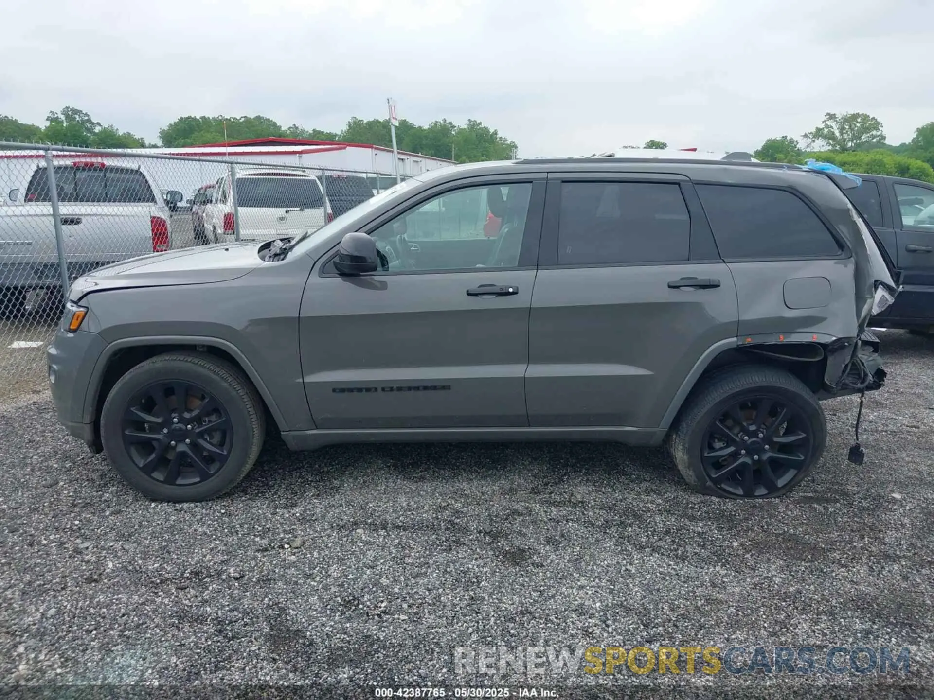 14 Photograph of a damaged car 1C4RJFAG1MC655503 JEEP GRAND CHEROKEE 2021