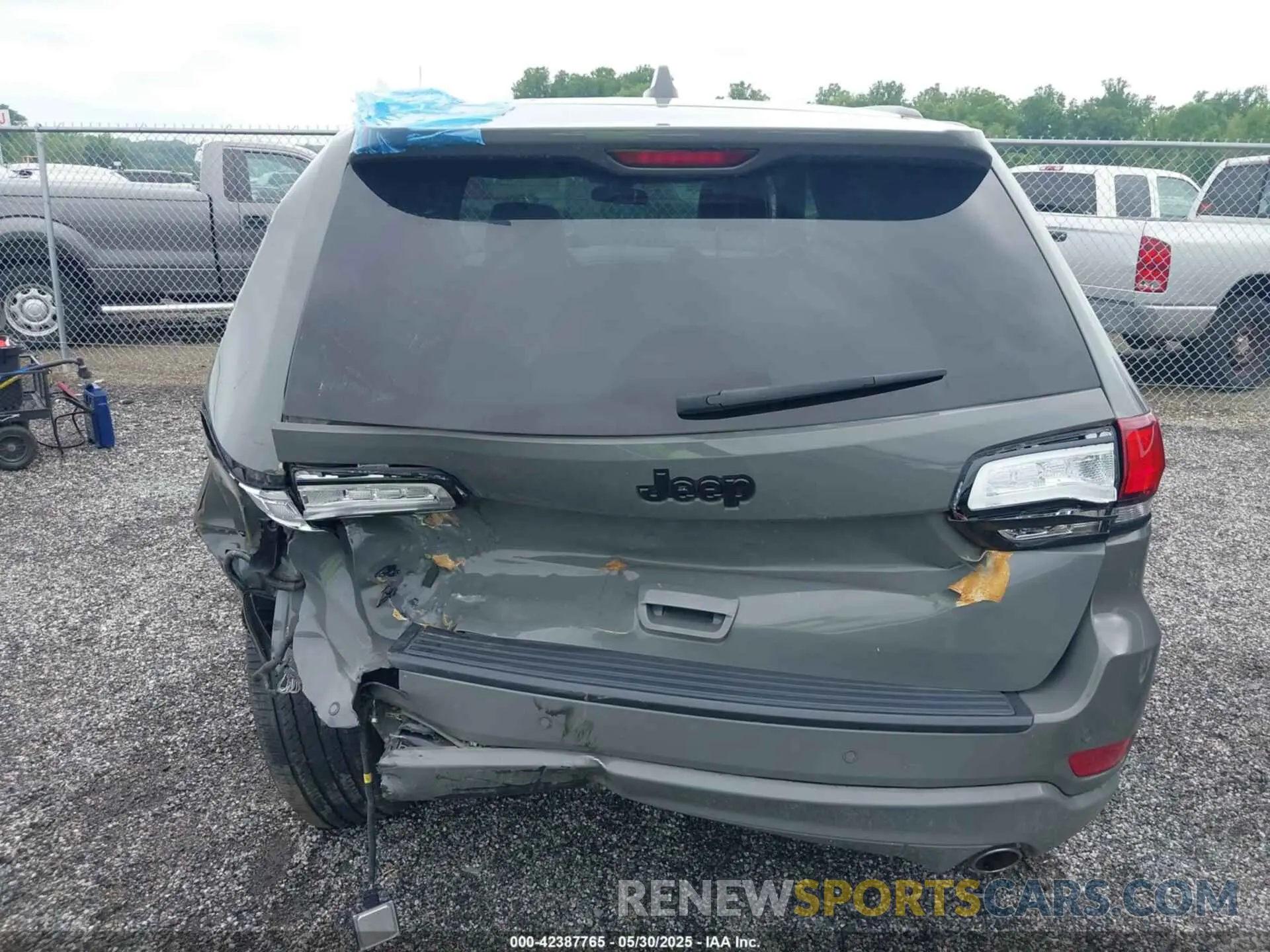 16 Photograph of a damaged car 1C4RJFAG1MC655503 JEEP GRAND CHEROKEE 2021