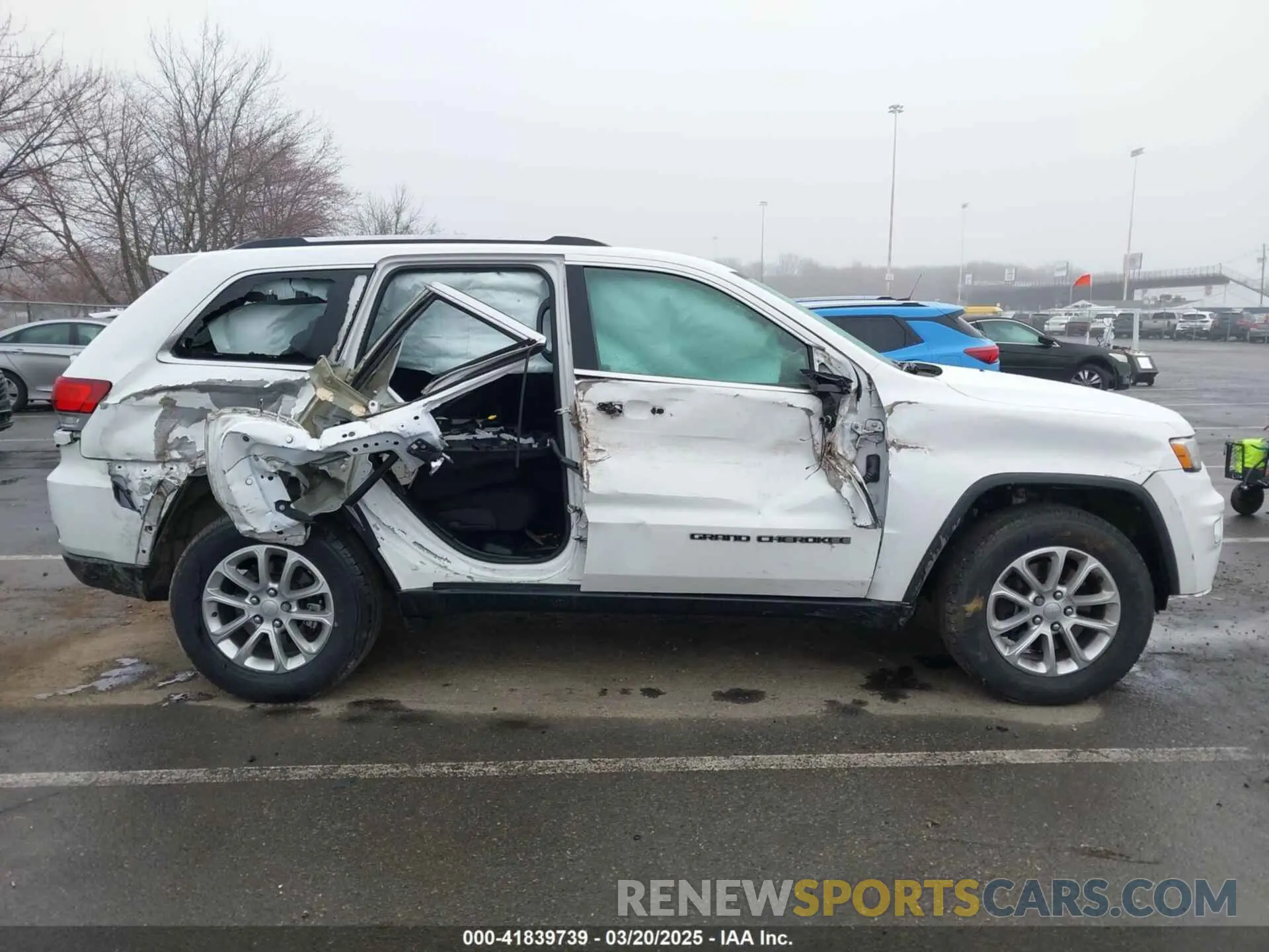 13 Photograph of a damaged car 1C4RJFAG1MC730698 JEEP GRAND CHEROKEE 2021