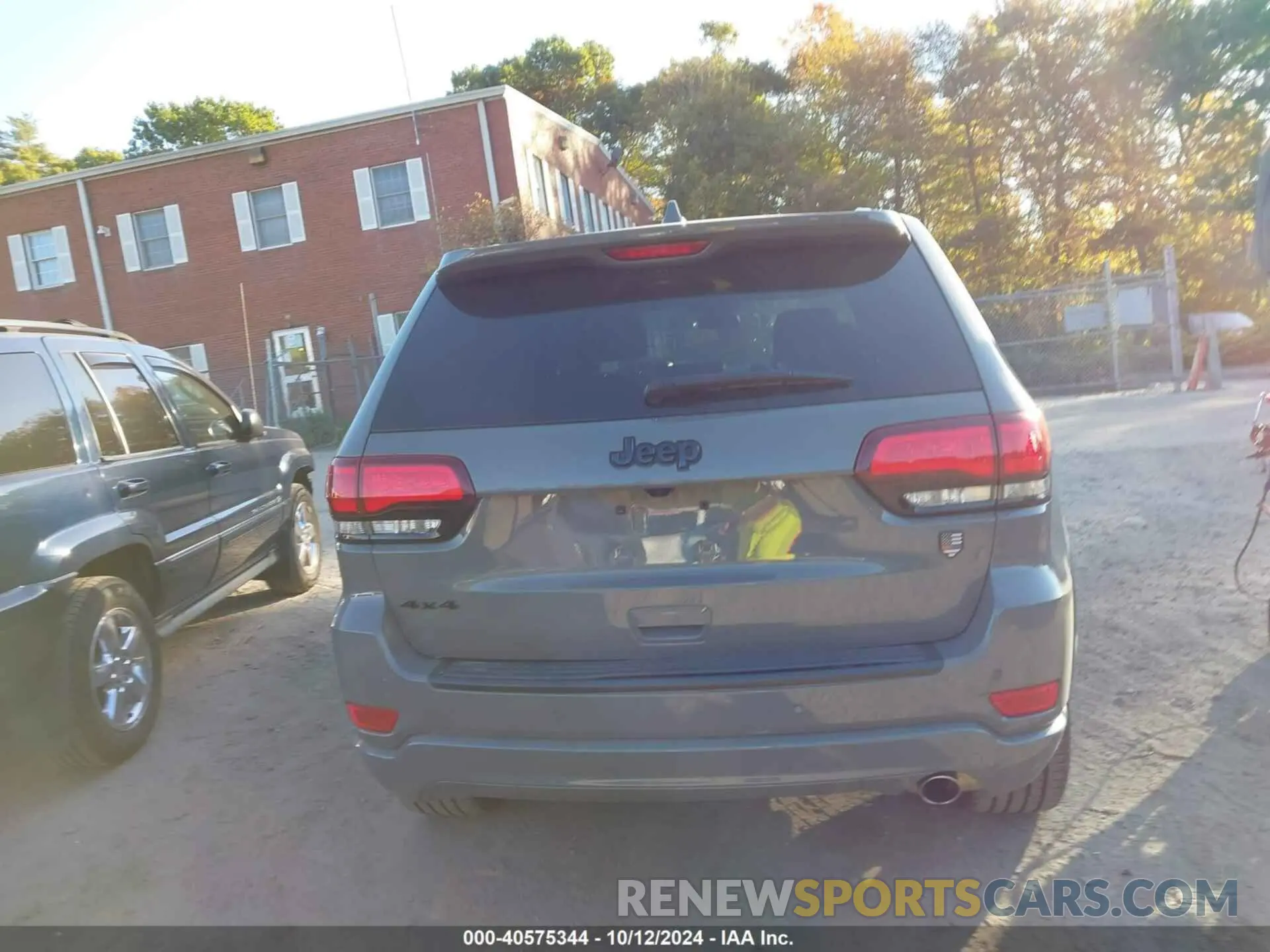 17 Photograph of a damaged car 1C4RJFAG1MC732578 JEEP GRAND CHEROKEE 2021