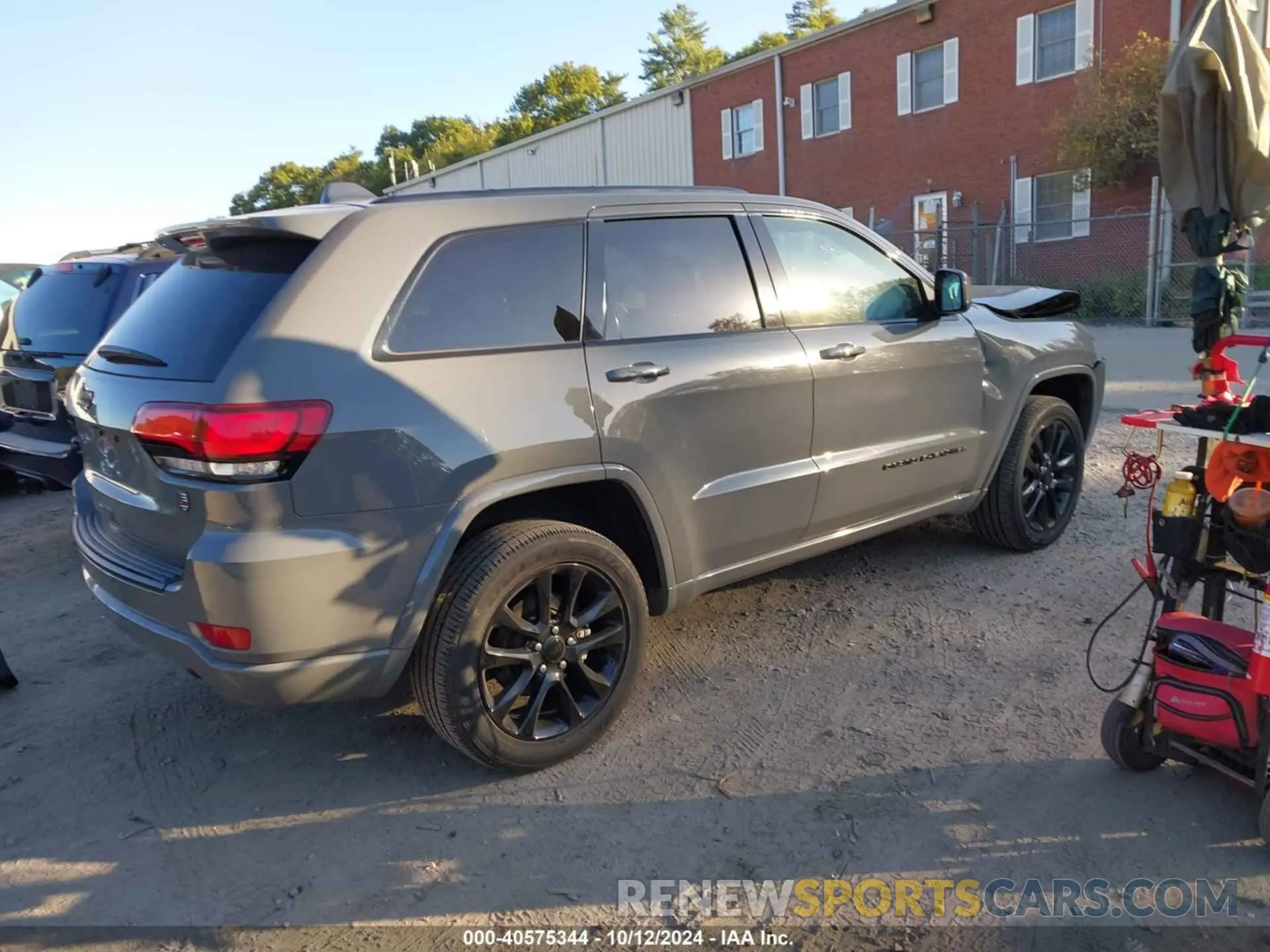 4 Photograph of a damaged car 1C4RJFAG1MC732578 JEEP GRAND CHEROKEE 2021