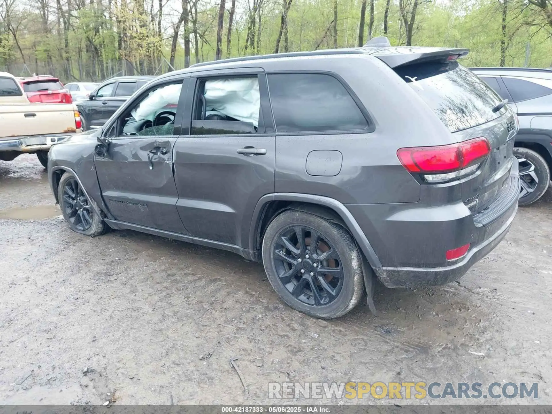 3 Photograph of a damaged car 1C4RJFAG1MC810633 JEEP GRAND CHEROKEE 2021