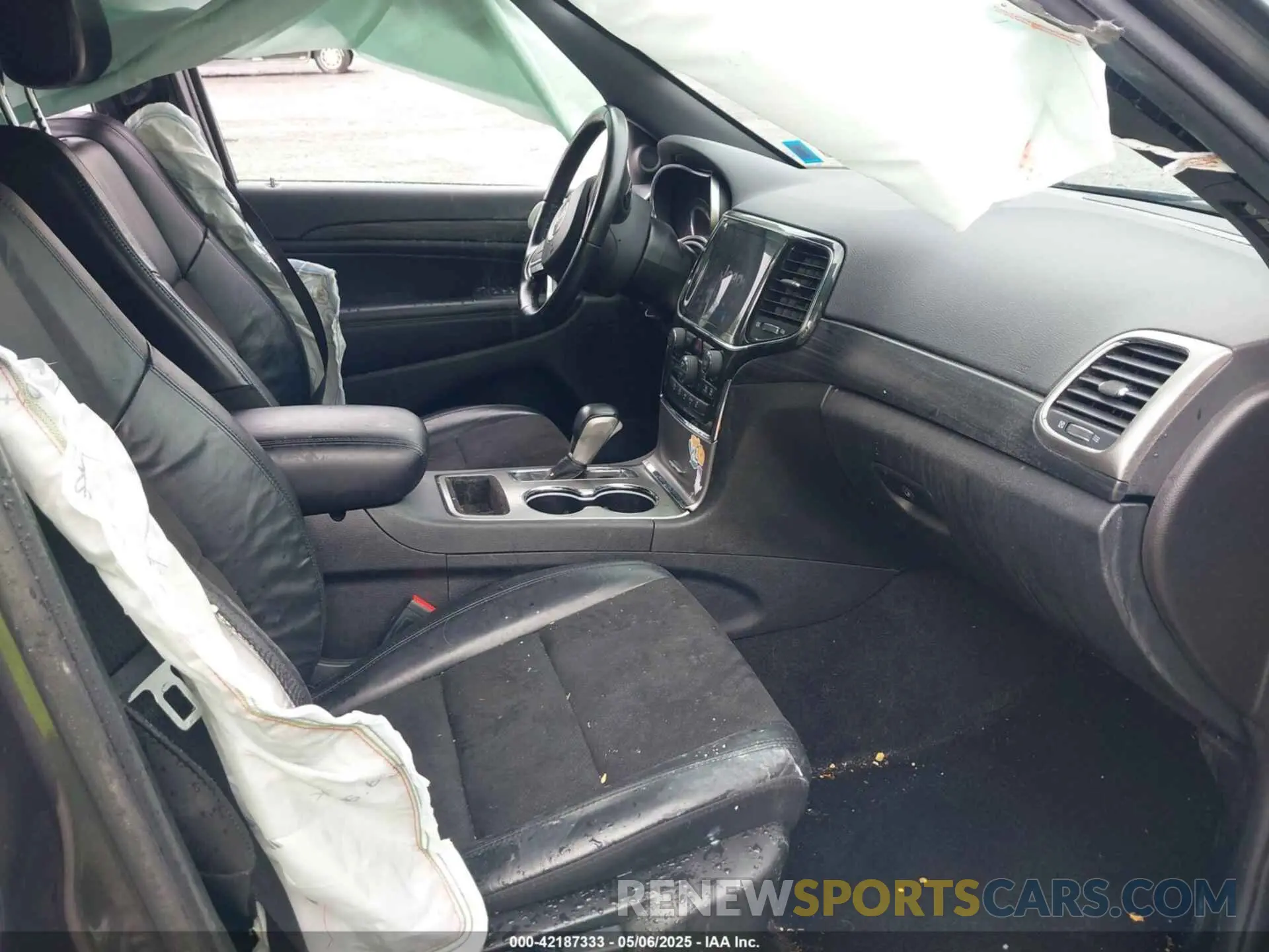 5 Photograph of a damaged car 1C4RJFAG1MC810633 JEEP GRAND CHEROKEE 2021