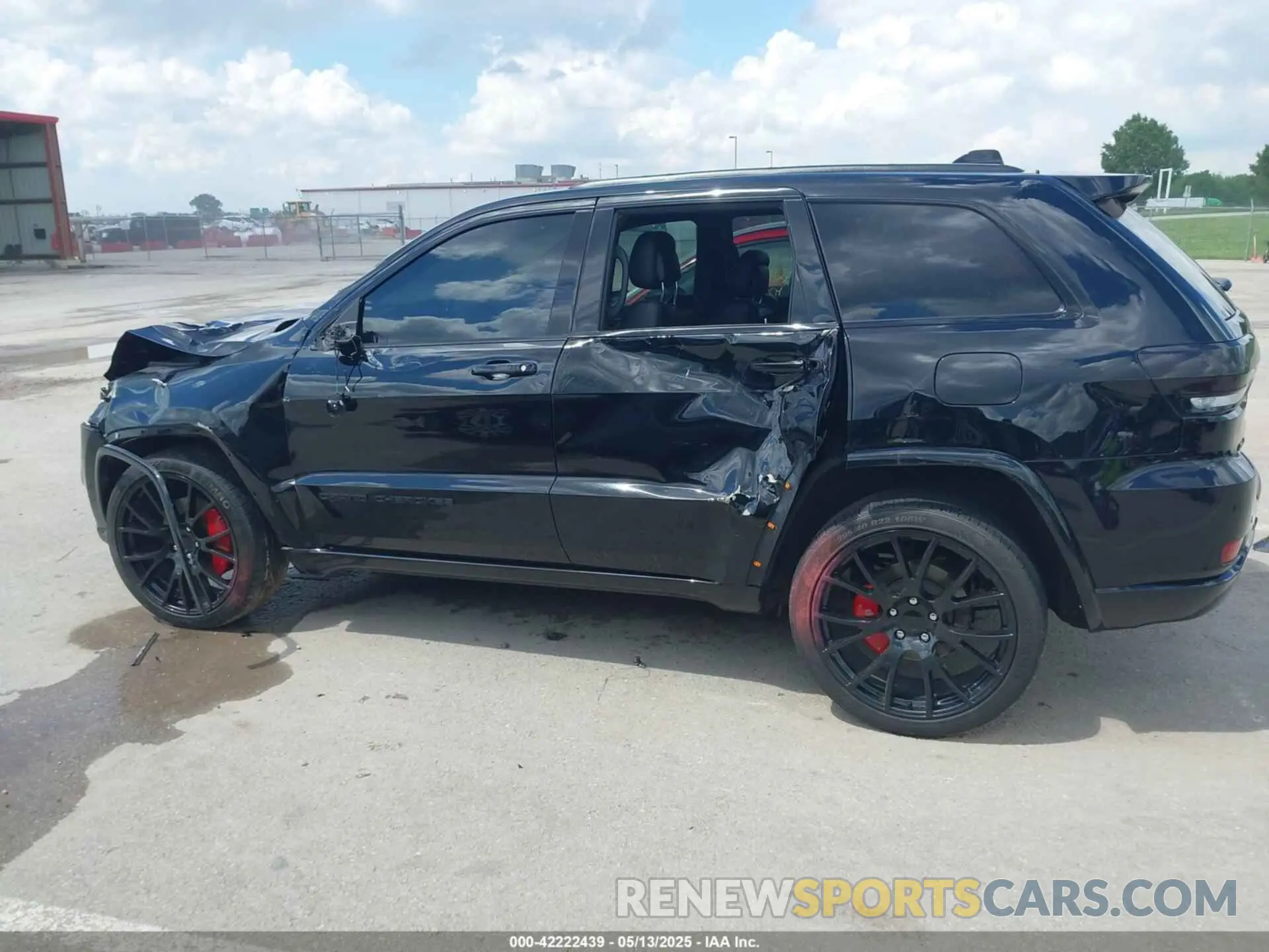 14 Photograph of a damaged car 1C4RJFAG2MC516111 JEEP GRAND CHEROKEE 2021