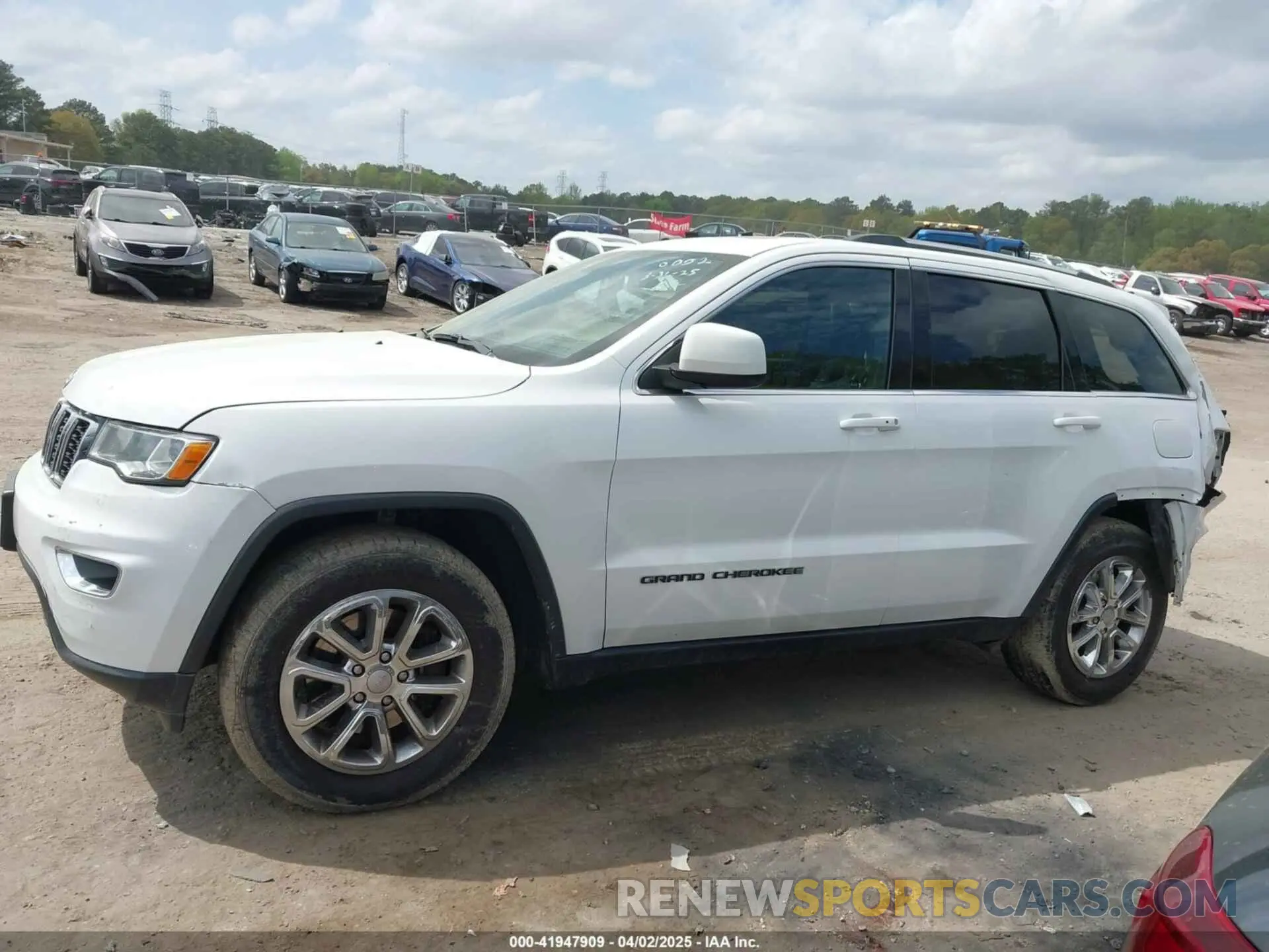 14 Photograph of a damaged car 1C4RJFAG2MC550002 JEEP GRAND CHEROKEE 2021