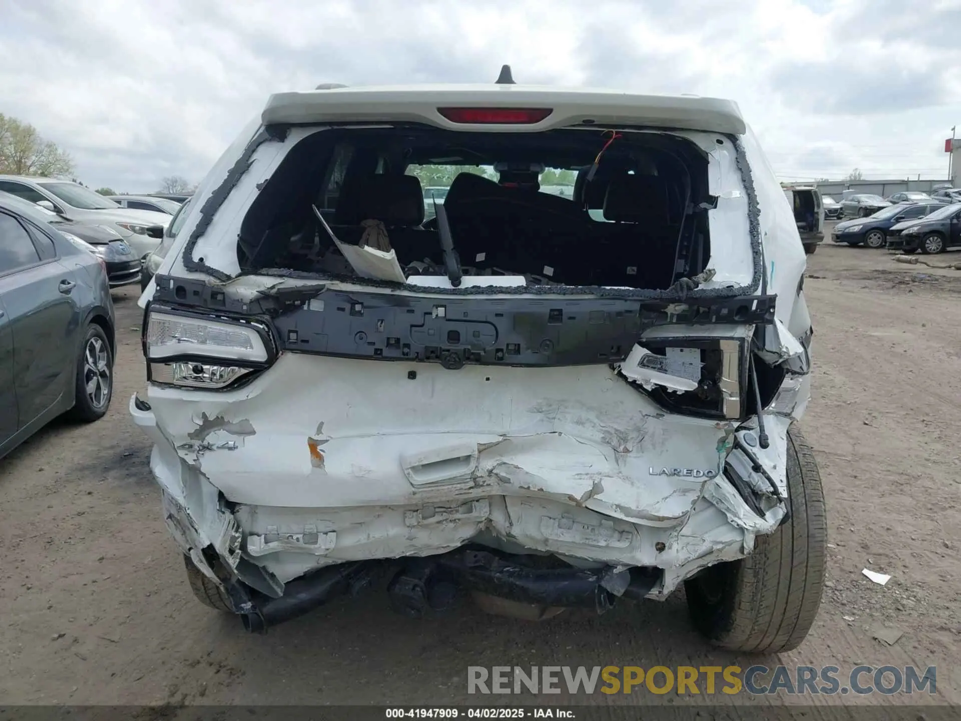 16 Photograph of a damaged car 1C4RJFAG2MC550002 JEEP GRAND CHEROKEE 2021