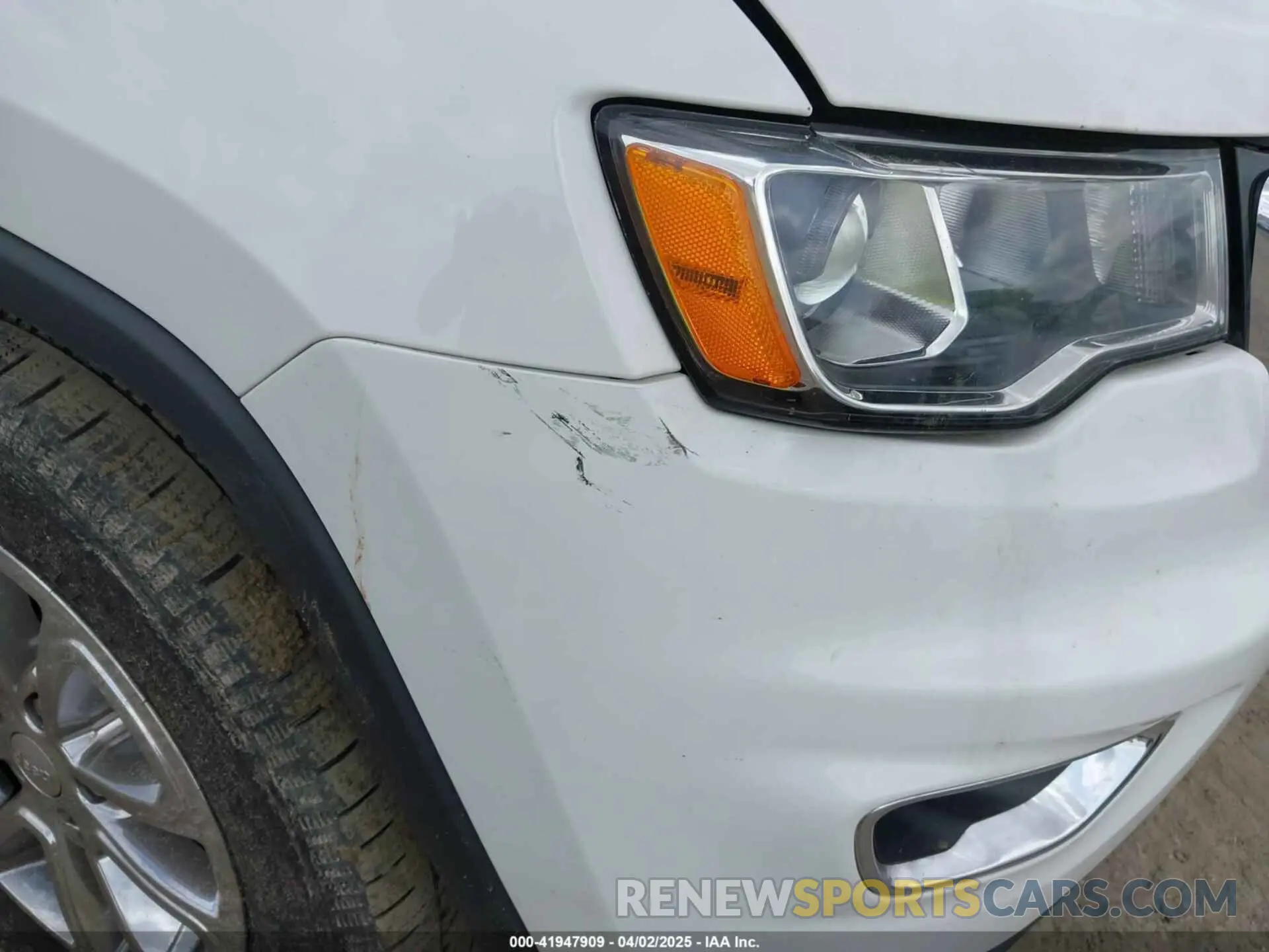 17 Photograph of a damaged car 1C4RJFAG2MC550002 JEEP GRAND CHEROKEE 2021