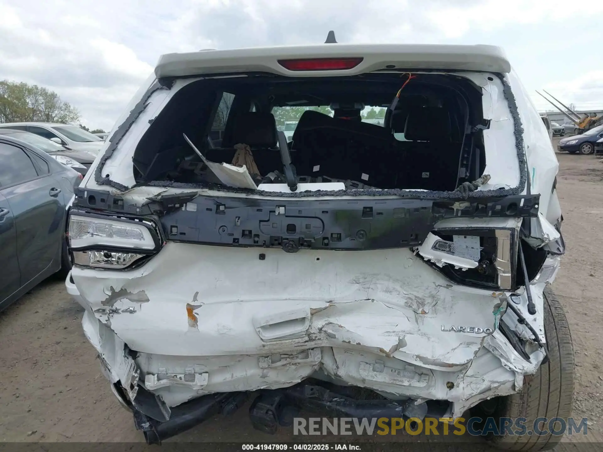 19 Photograph of a damaged car 1C4RJFAG2MC550002 JEEP GRAND CHEROKEE 2021